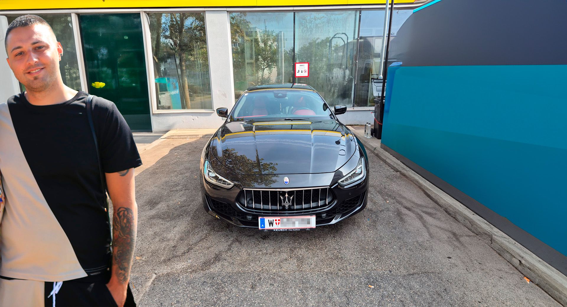 Ferhat (31) mit seinem Traumwagen.