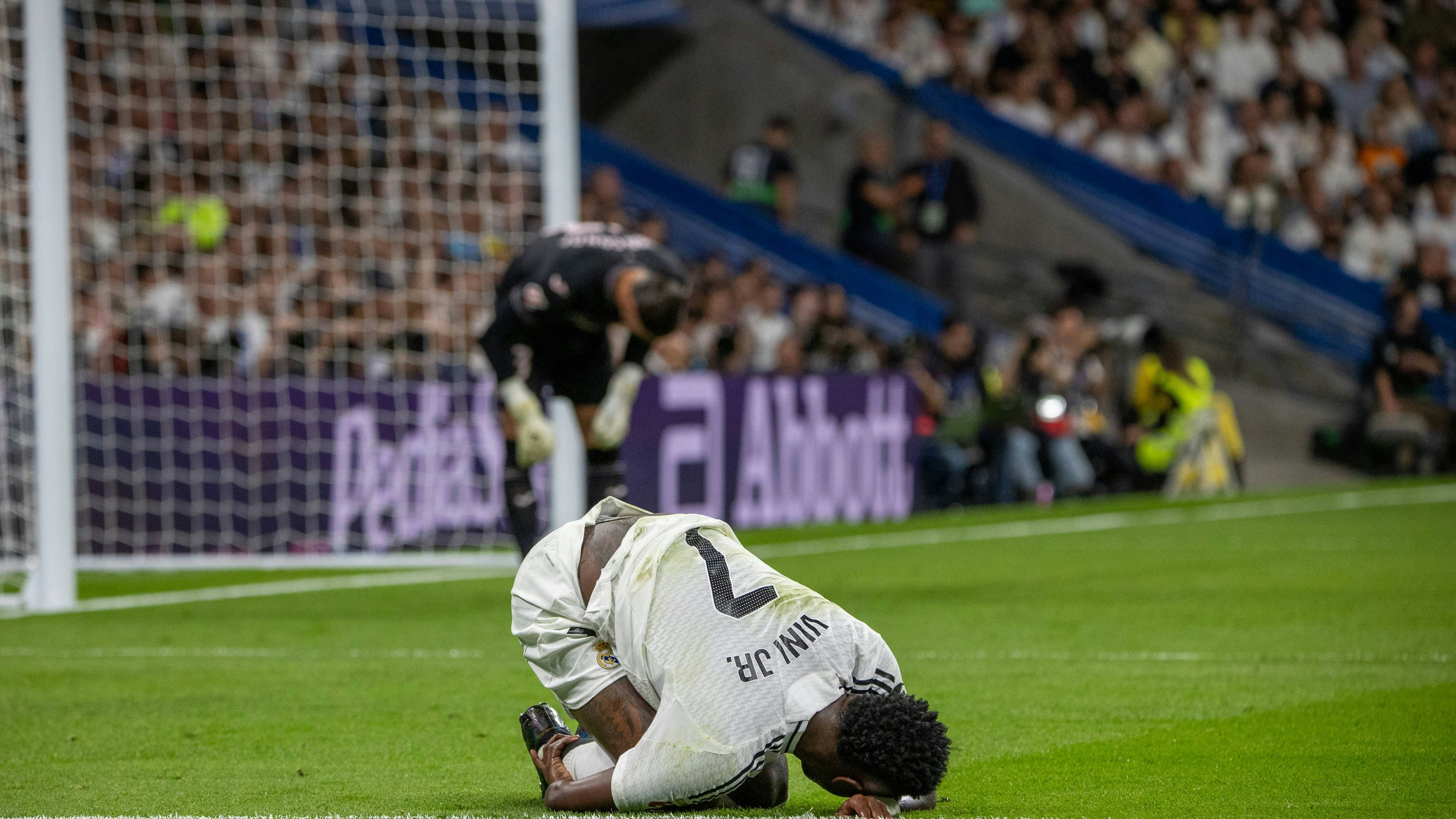 La Liga - Real Madrid vs Villareal in Madrid, Spain - 05 Oct 2024 Real Madrid s Brazilian forward Vinicius Jr. in action during this afternoon s League match at the Santiago Bernabeu Stadium. Real Madrid defeated Villarreal by 2 goals to 0 in the 9th round of the League at the Santiago Bernabéu stadium in Madrid. Madrid Spain Copyright: xDavidxCanalesx/xSOPAxImagesx DCLaLigaRealMadridVillareal241005-39