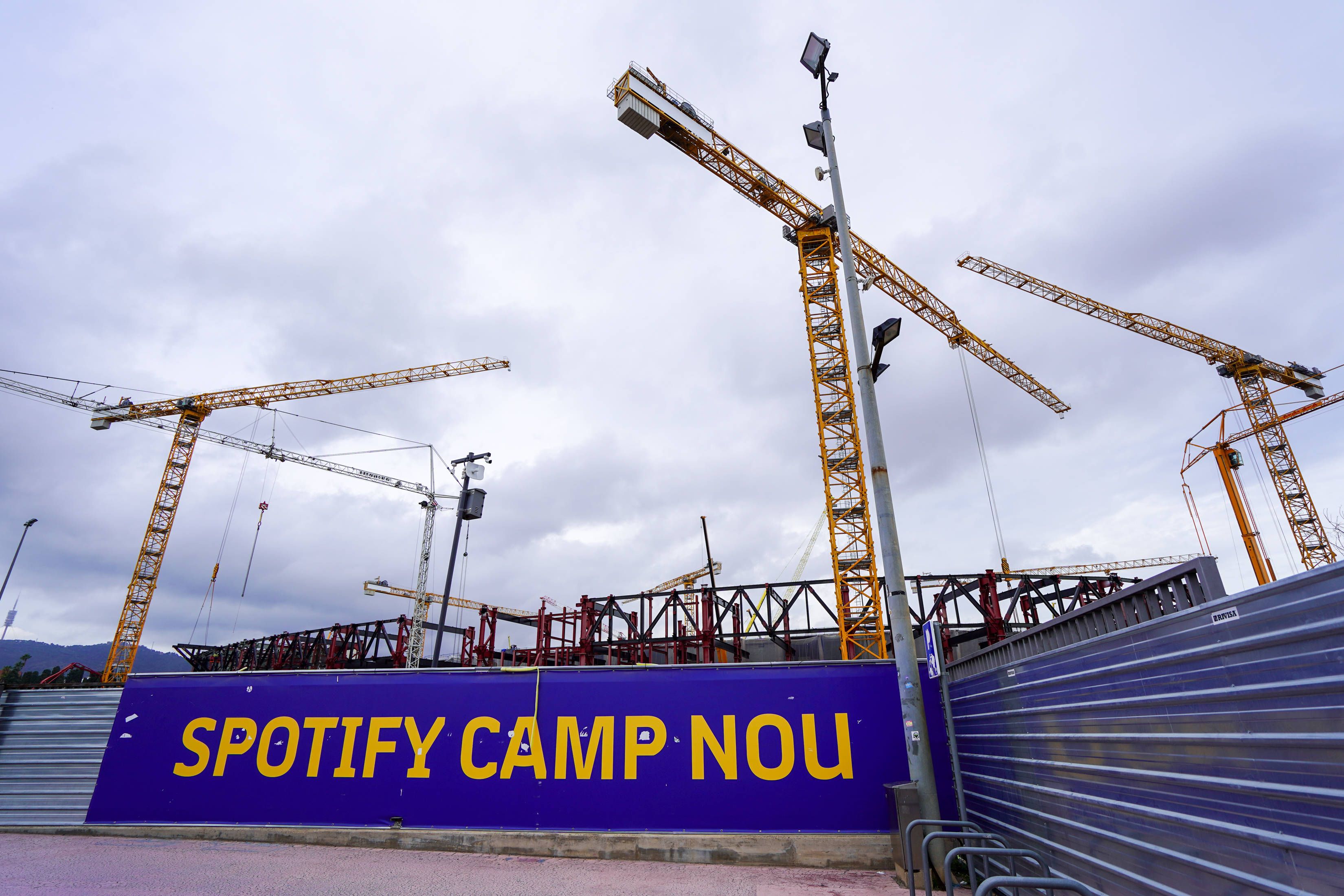 Zurzeit ist das Camp Nou noch eine Baustelle.