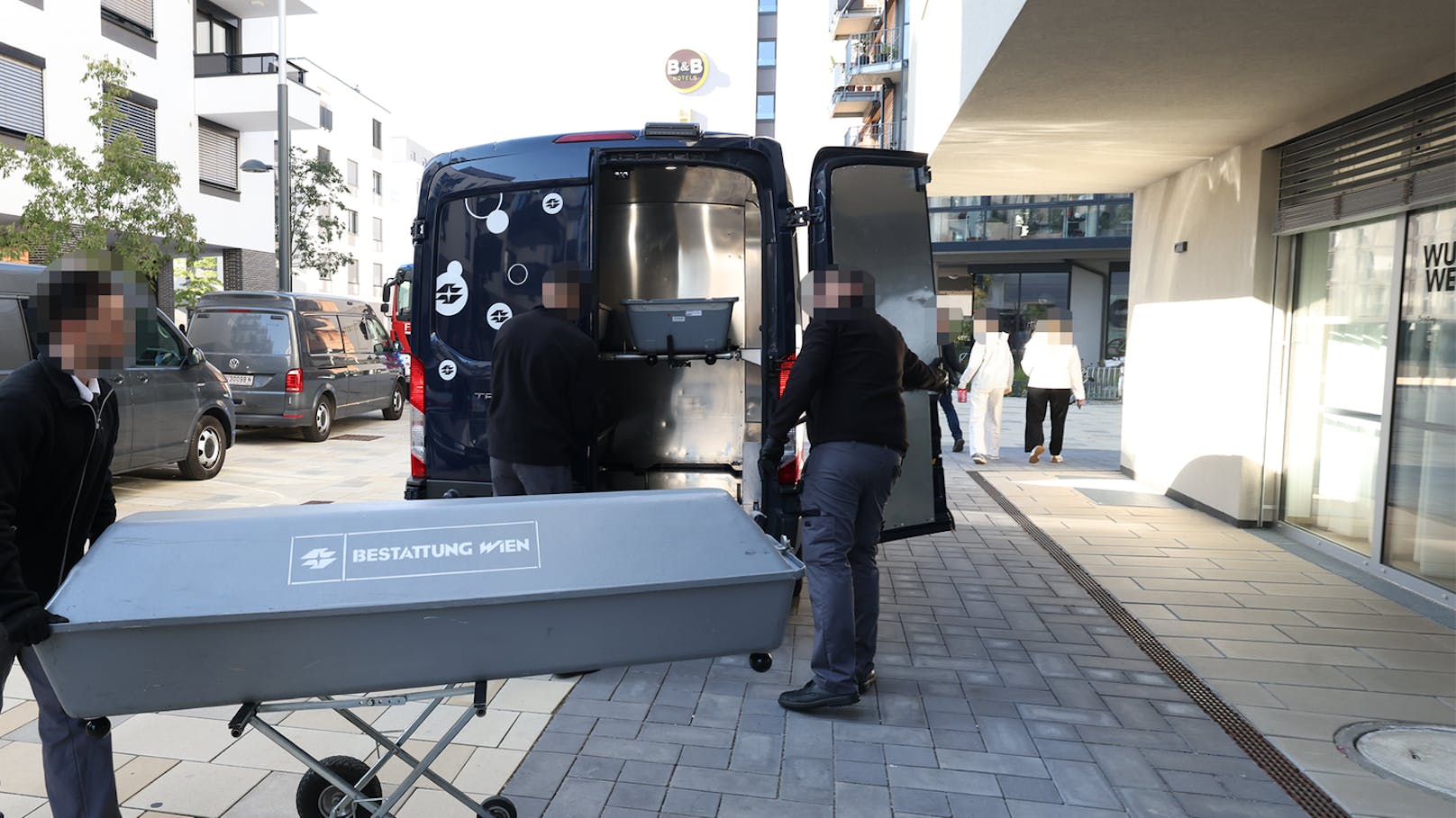 Der Leichnam des Mannes wurde am Montagnachmittag abtransportiert.