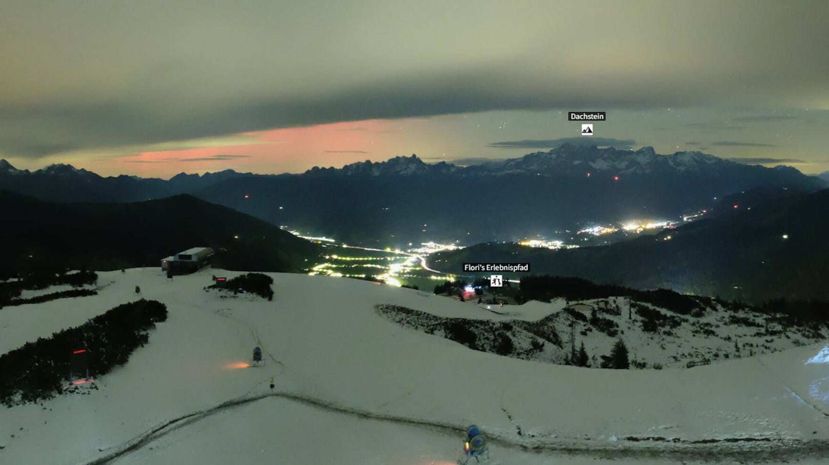 Auch über der Flachau (Salzburg) glühte der Himmel um 2 Uhr nachts rot.