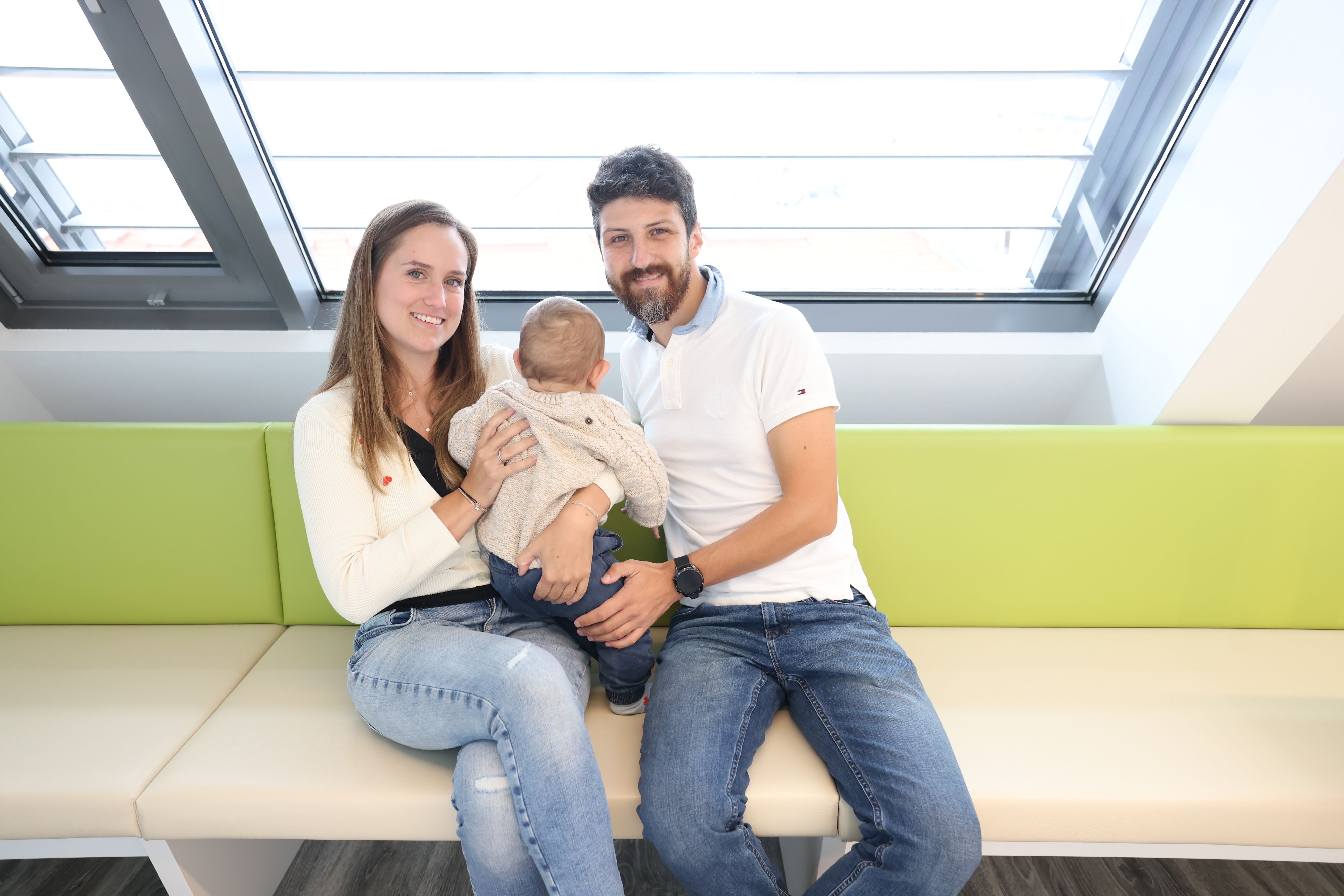 Familienglück: Natascha und Mak Dodan mit ihrem sechs Monate altem Sohn.