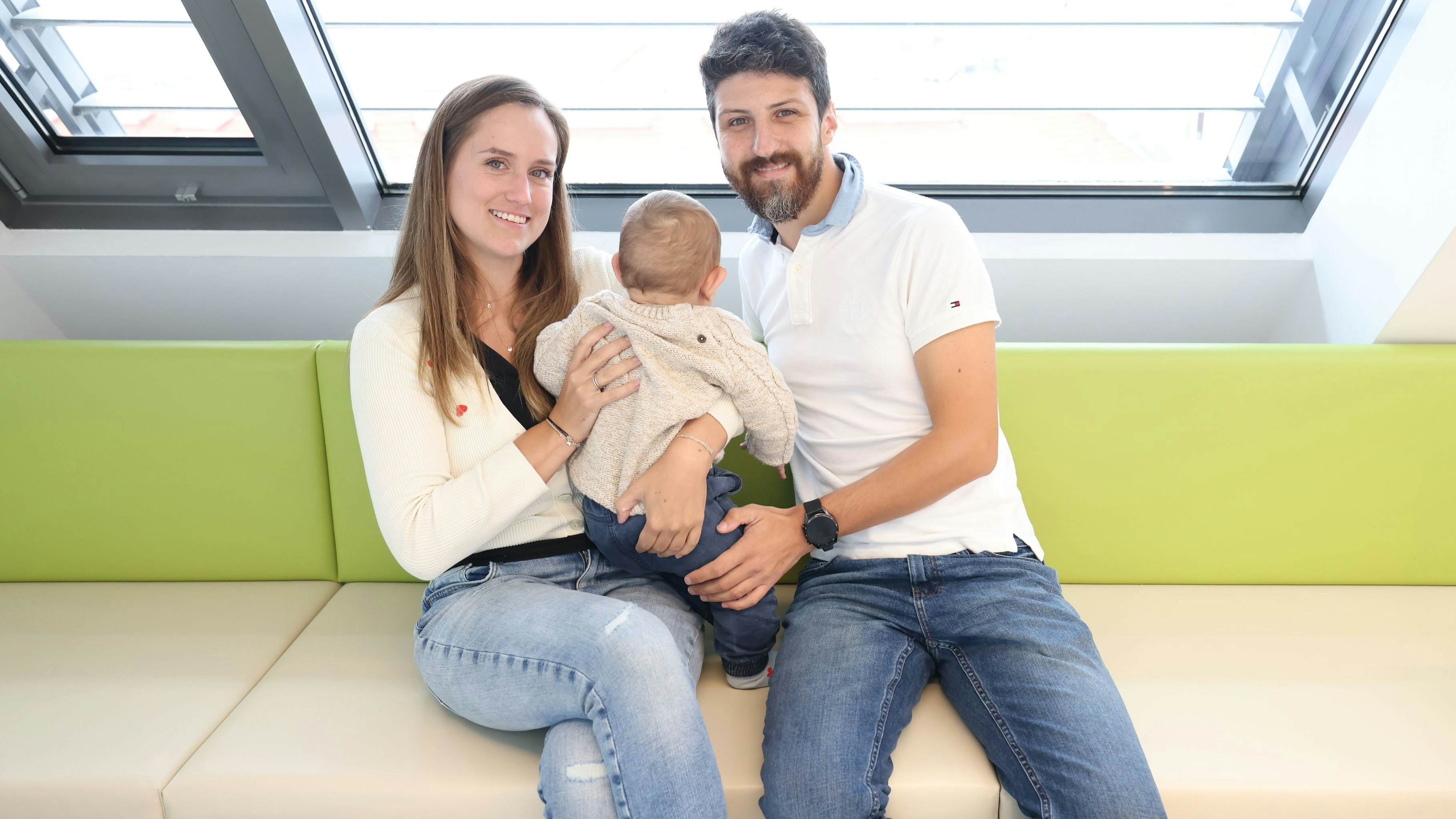 Familienglück: Natascha und Mak Dodan mit ihrem Sohn.