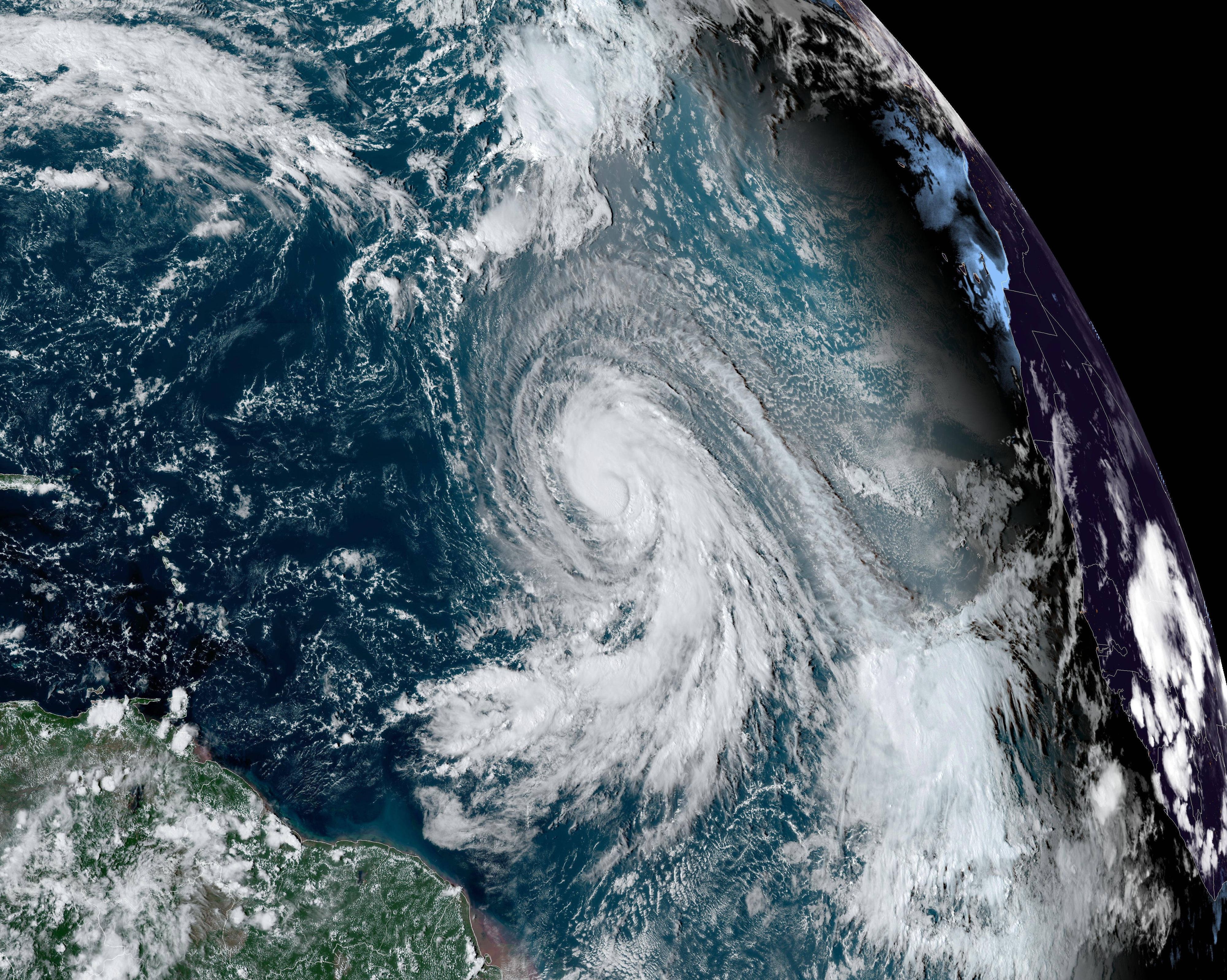Das Auge von Hurrikan Kirk am 2. Oktober mitten über dem Atlantik.