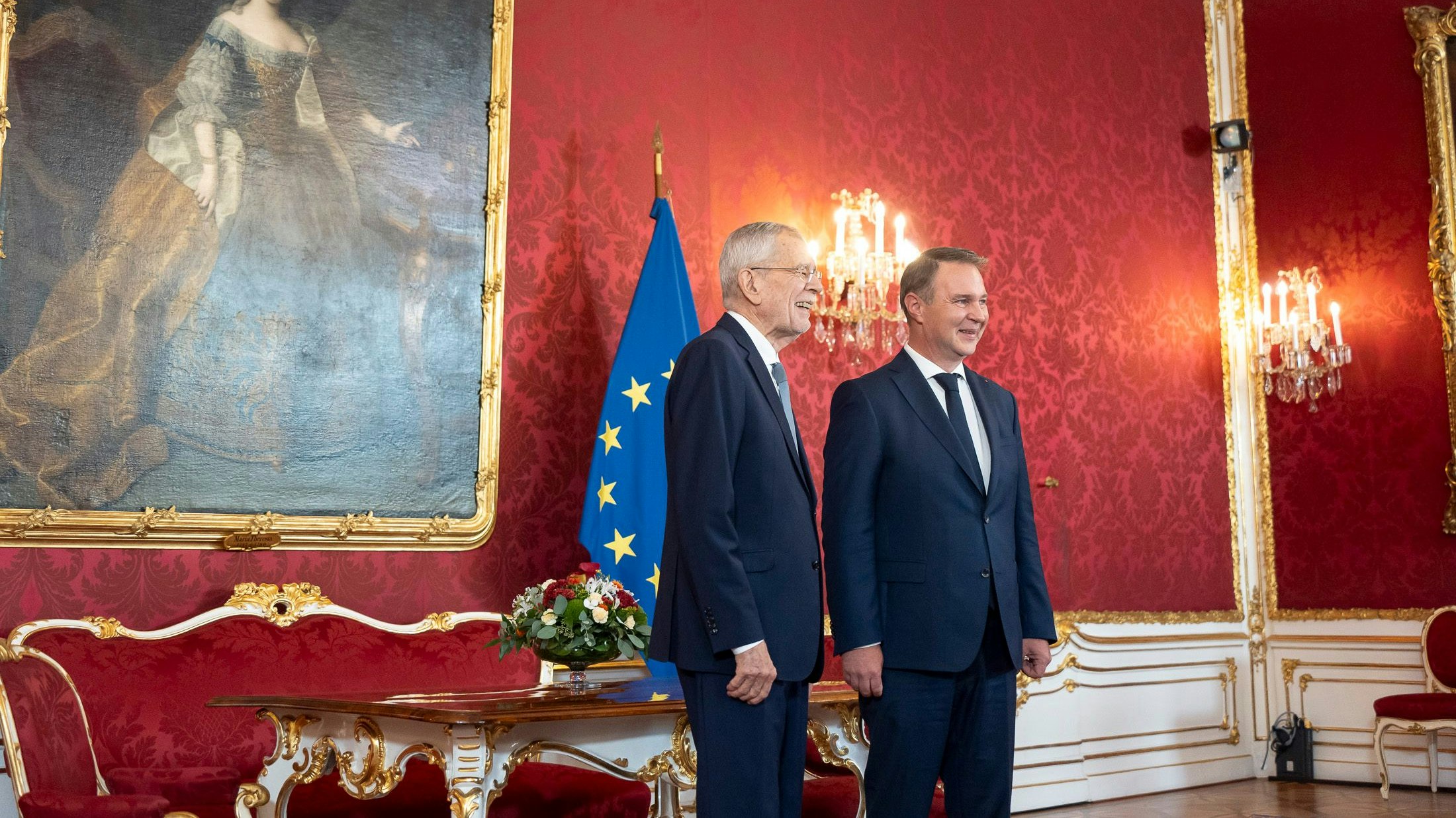 Bundespräsident Alexander van der Bellen besonders fröhlich mit Andreas Babler