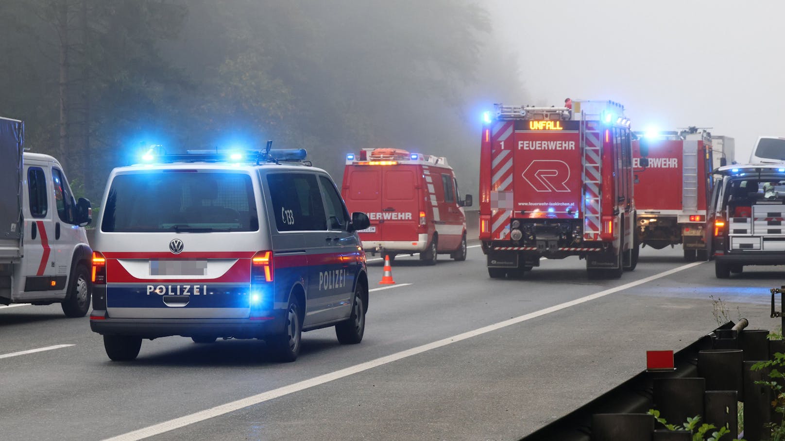 Drei Personen wurden leicht verletzt ins Spital gebracht.