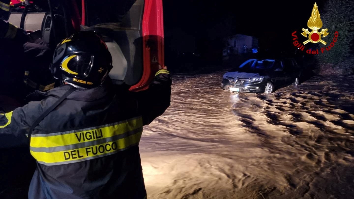 Bereits Ende September kämpften italienische Feuerwehren gegen Unwetterfluten. Im Bild die Situation in Montecatini Val di Cecina in der Toskana am 24. September 2024.