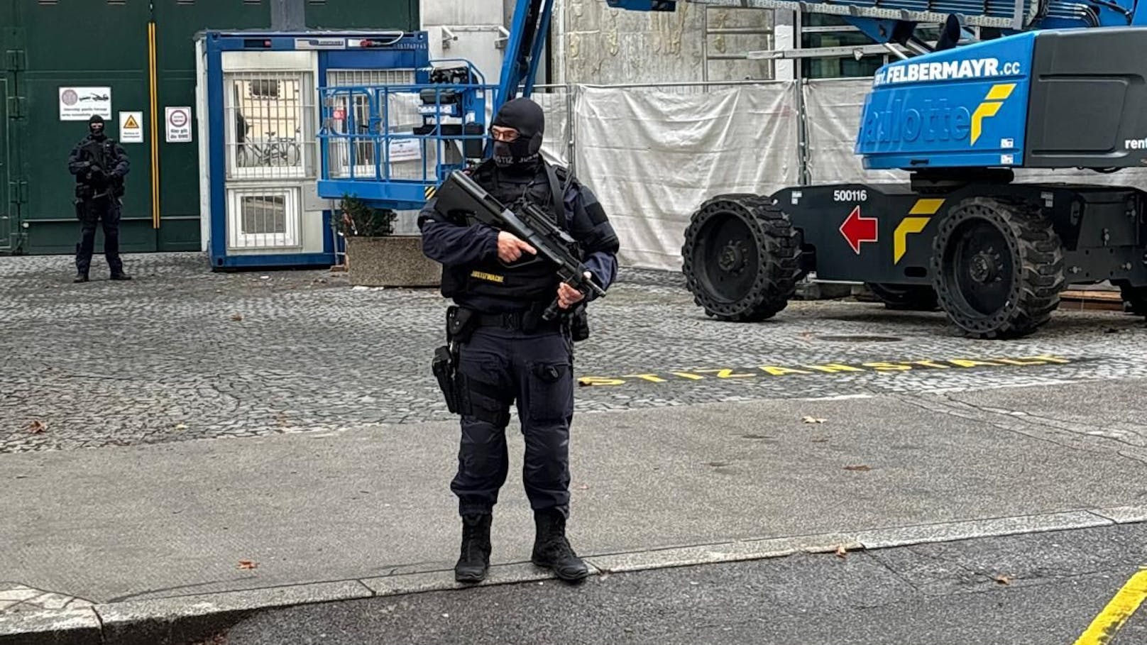 Bomben-Alarm in Wien: Polizei durchsucht Landesgericht