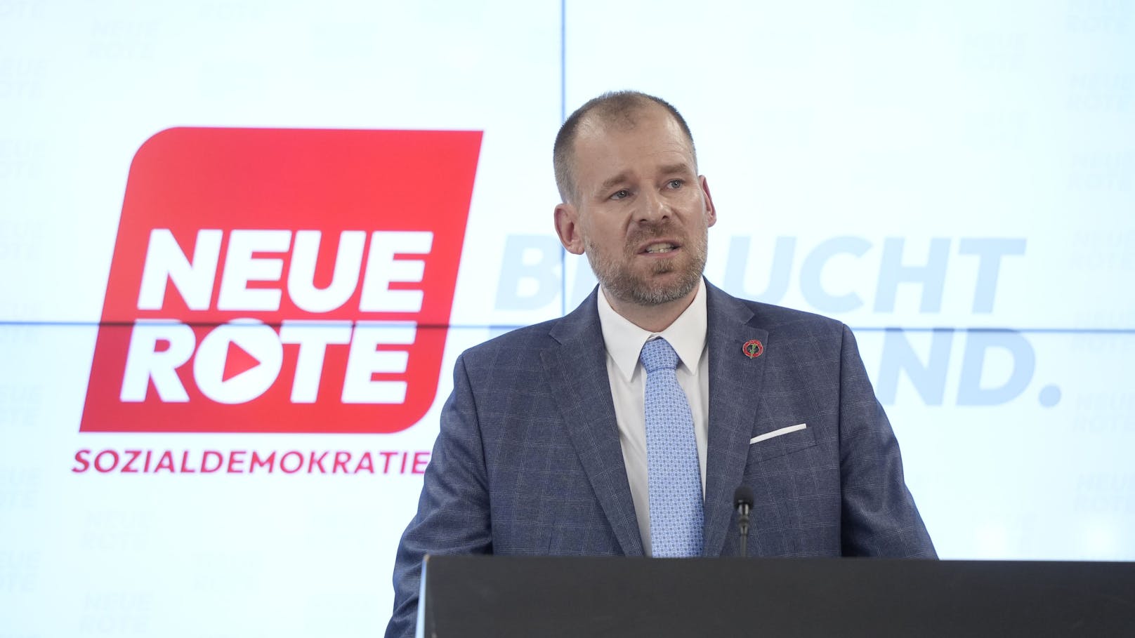 Rudi Fußi erklärte in einer Pressekonferenz was er jetzt vor hat.