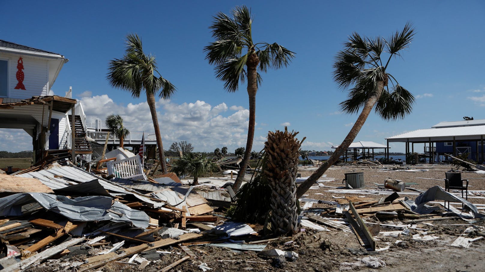 Nach Hurrikan Helene sind die Straßen Floridas immer noch von Trümmern gesäumt. Nun rauscht Hurrikan Milton heran: Der Sperrmüll droht nun zu tödlichen Geschossen zu werden.