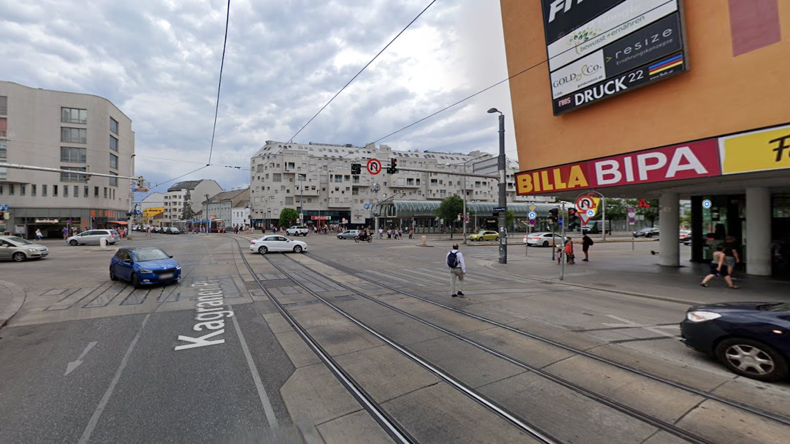 Mann attackiert Polizistin während Verkehrsregelung