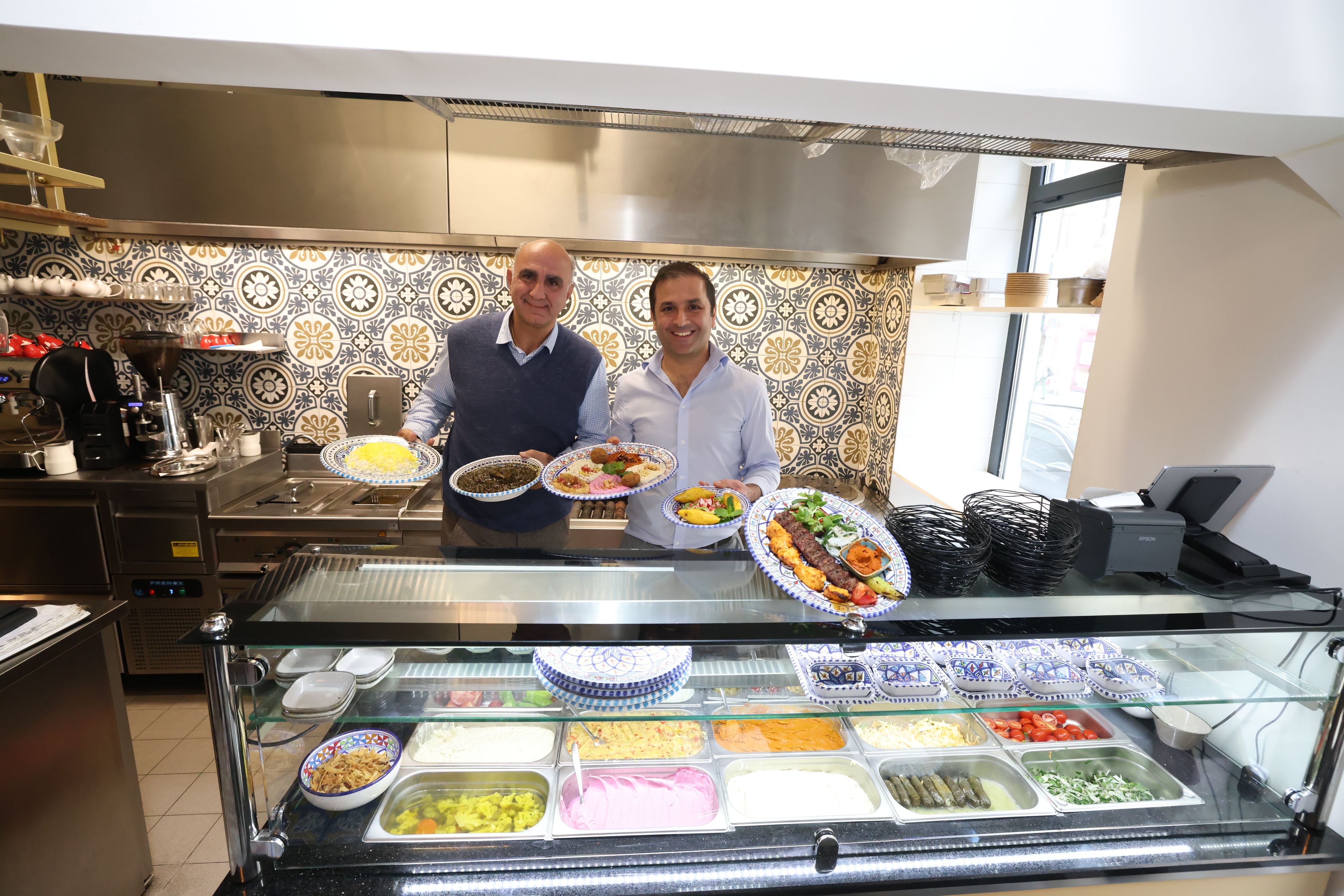 Koch und Restaurantleiter Mohsen Ali (41, re.) und sein Geschäftspartner Bülent Haro (53)