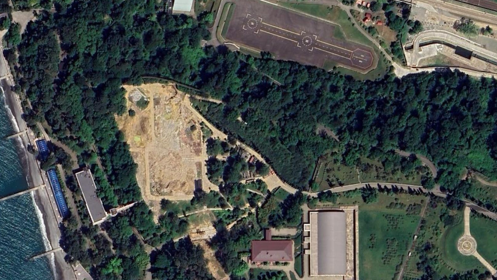 Putins Sommerresidenz in Sotschi ist nicht mehr. Aktuelle Satellitenbilder zeigen eine Bauwüste.