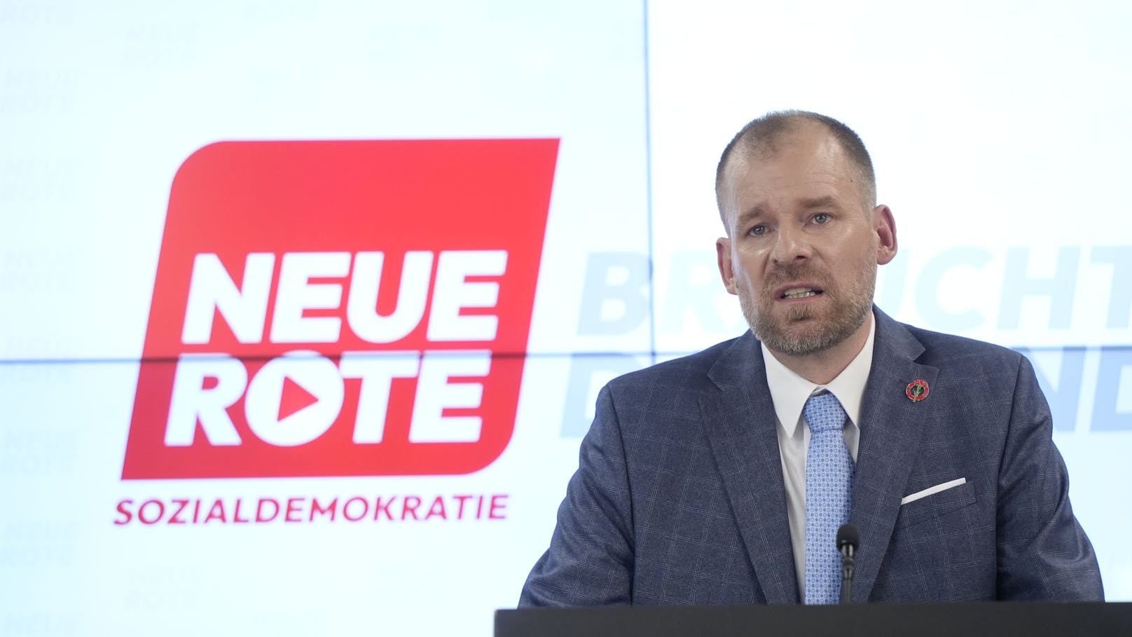 Rudi Fußi erklärte in einer Pressekonferenz was er jetzt vor hat.