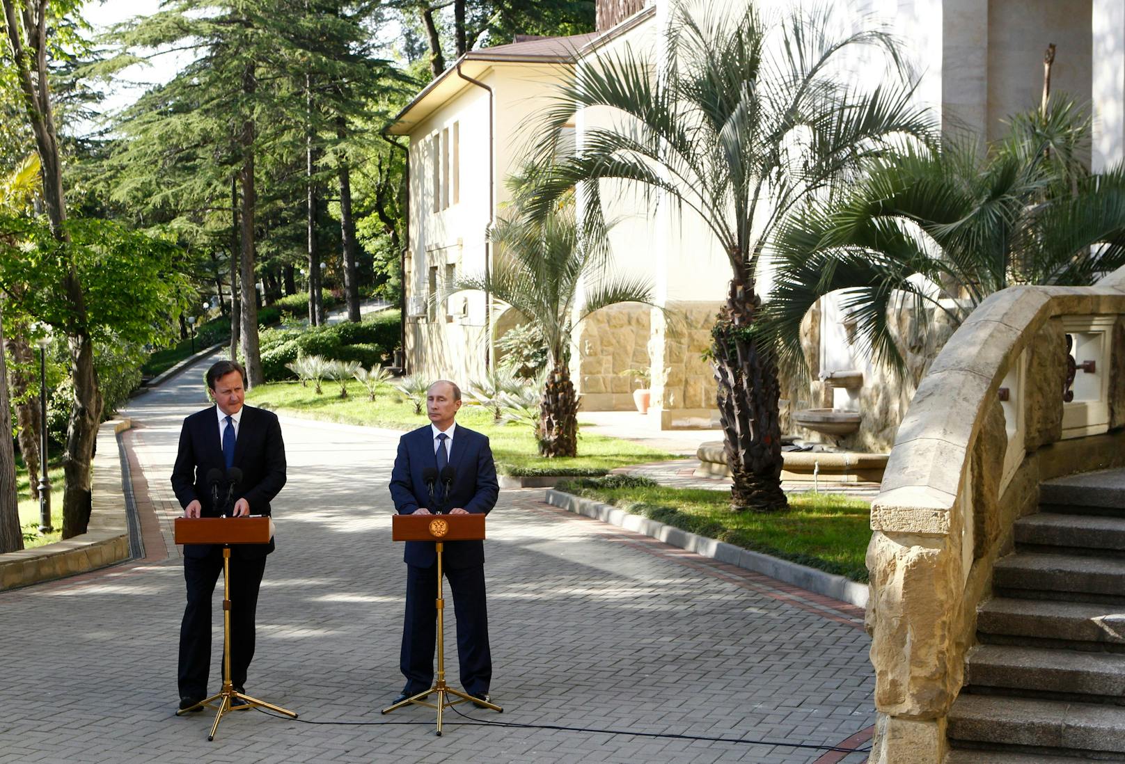 Mai 2013: Briten-Premier <strong>David Cameron</strong> und Putin bei einem gemeinsamen Presseauftritt.