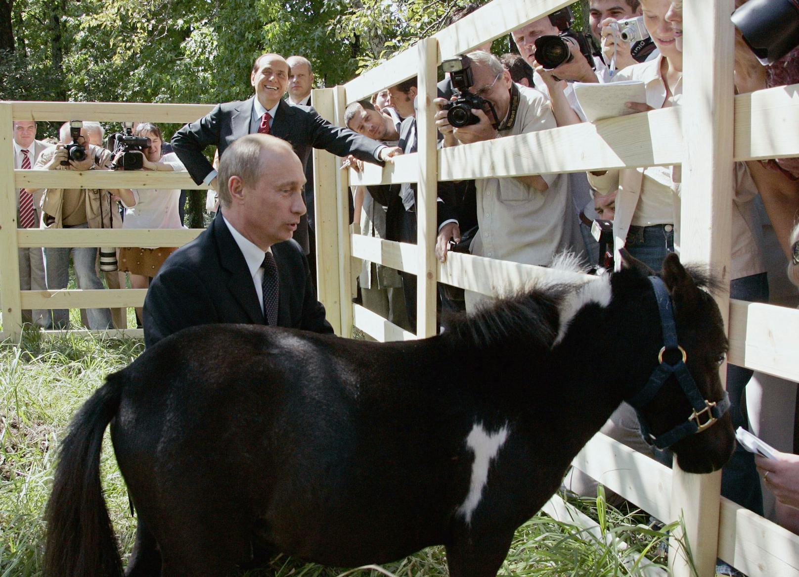 August 2005: Auch Italo-Premier <strong>Silvio Berlusconi</strong> hatte seinen Spaß in Sotschi.