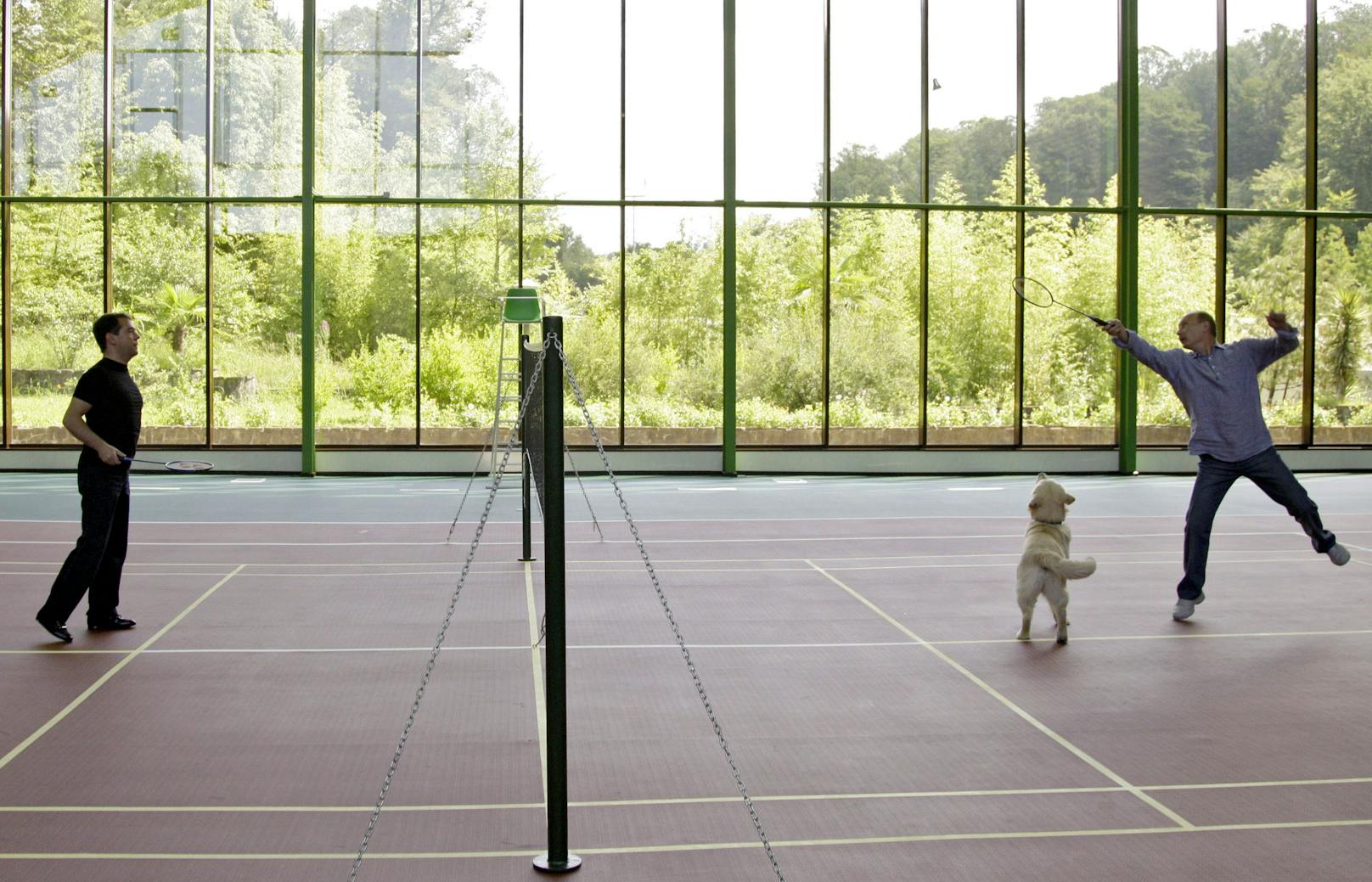 August 2009: Putin und <strong>Medwedew</strong> beim (Badminton)-Schlagabtausch am hauseigenen Court.