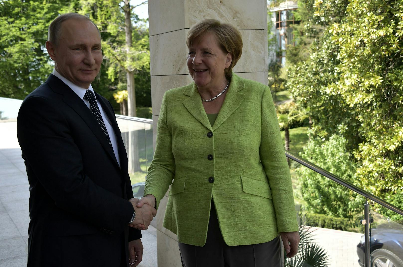 Mai 2017: <strong>Angela Merkel</strong> zu Besuch bei Putin in der Sotschi-Residenz.