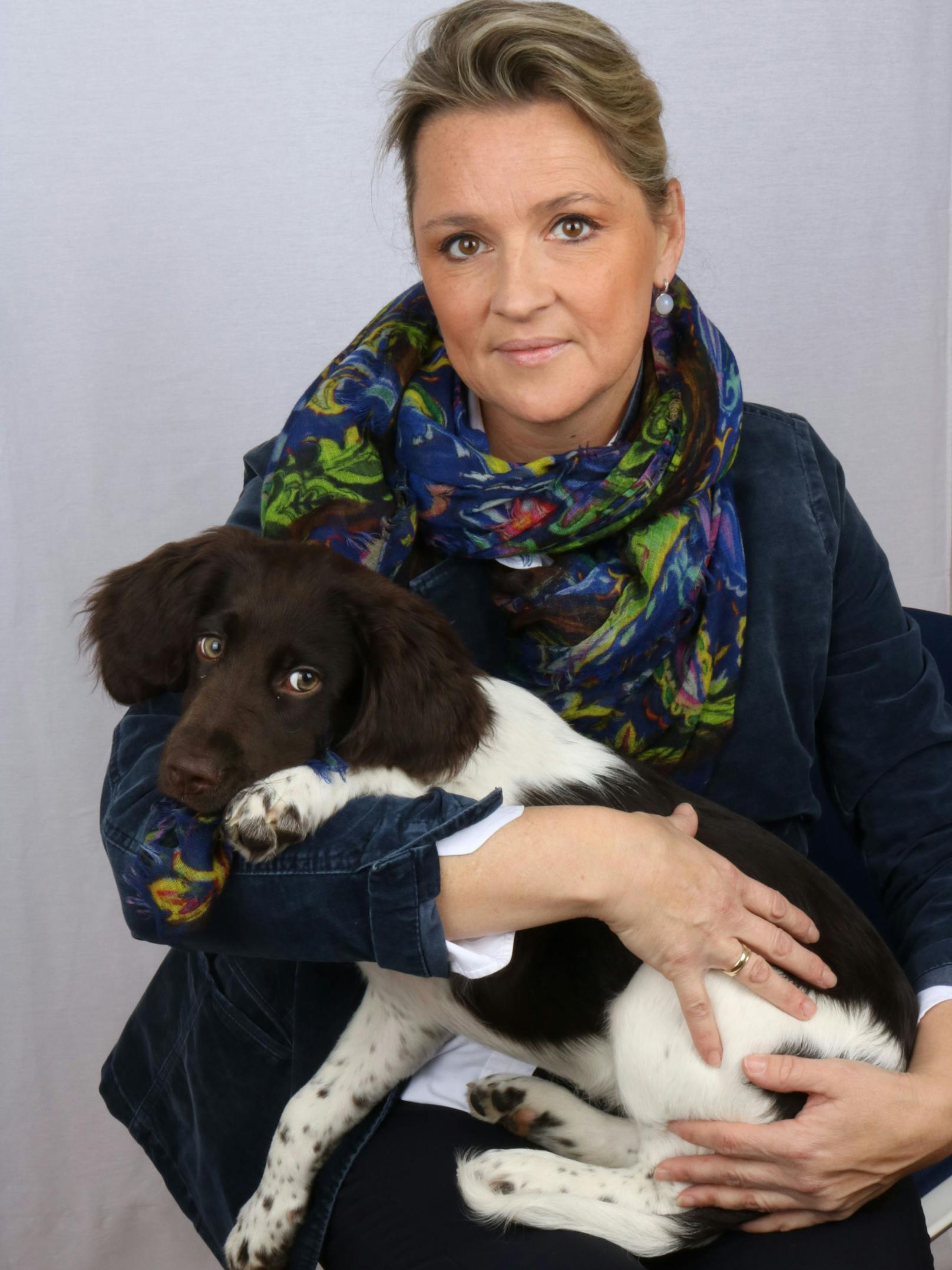 Tierschutzlandesrätin Susanne Rosenkranz (FPÖ) und Hund Heki