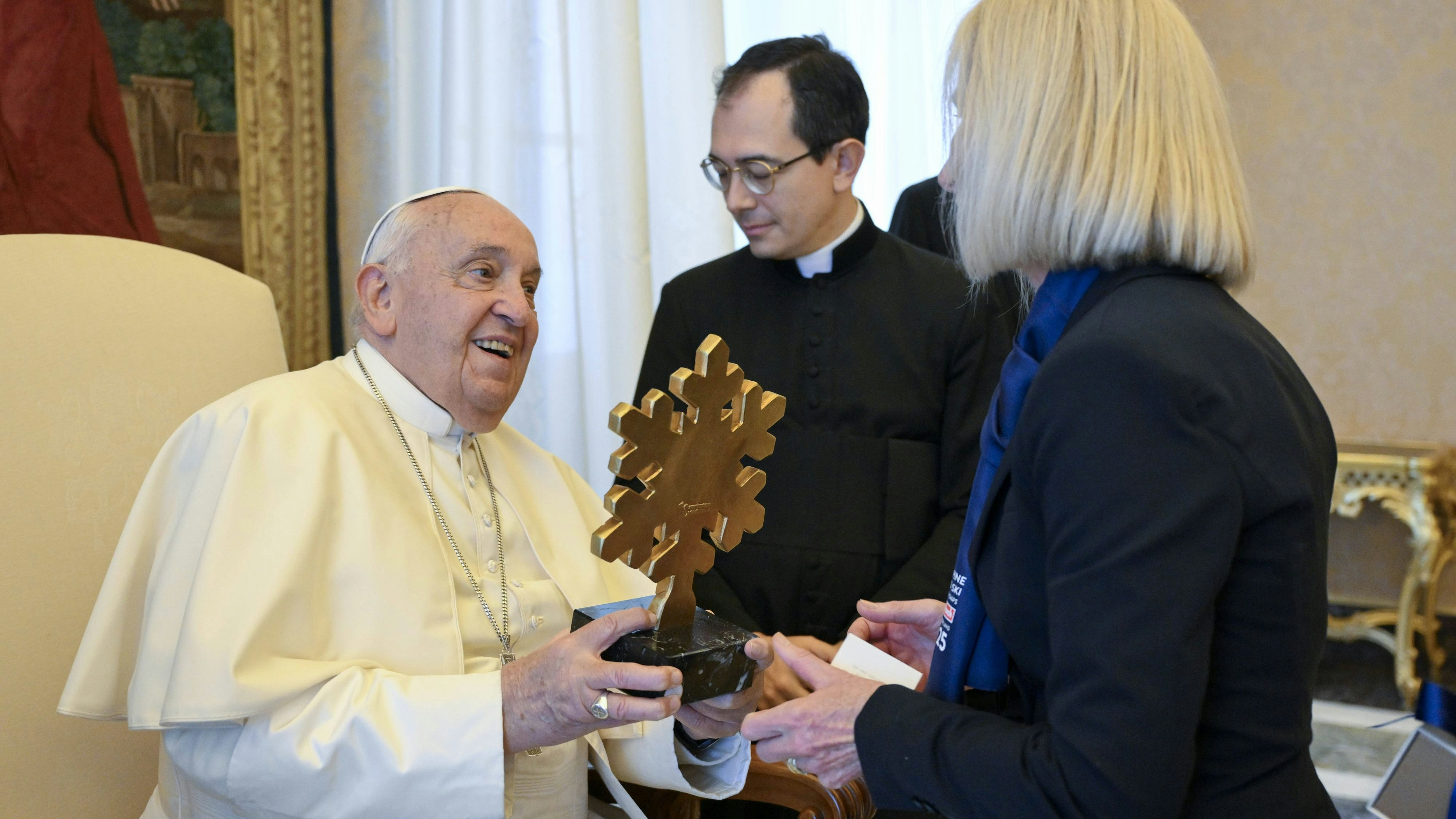 ÖSV-Präsidentin Roswitha Stadlober bei Papst Franziskus