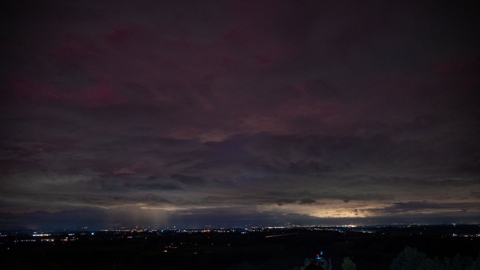 Ein spektakuläres Naturphänomen erhellte in der Nacht auf Freitag den Himmel über Oberösterreich. <em>"Heute"</em> hat die besten Fotos &gt;&gt;&gt;