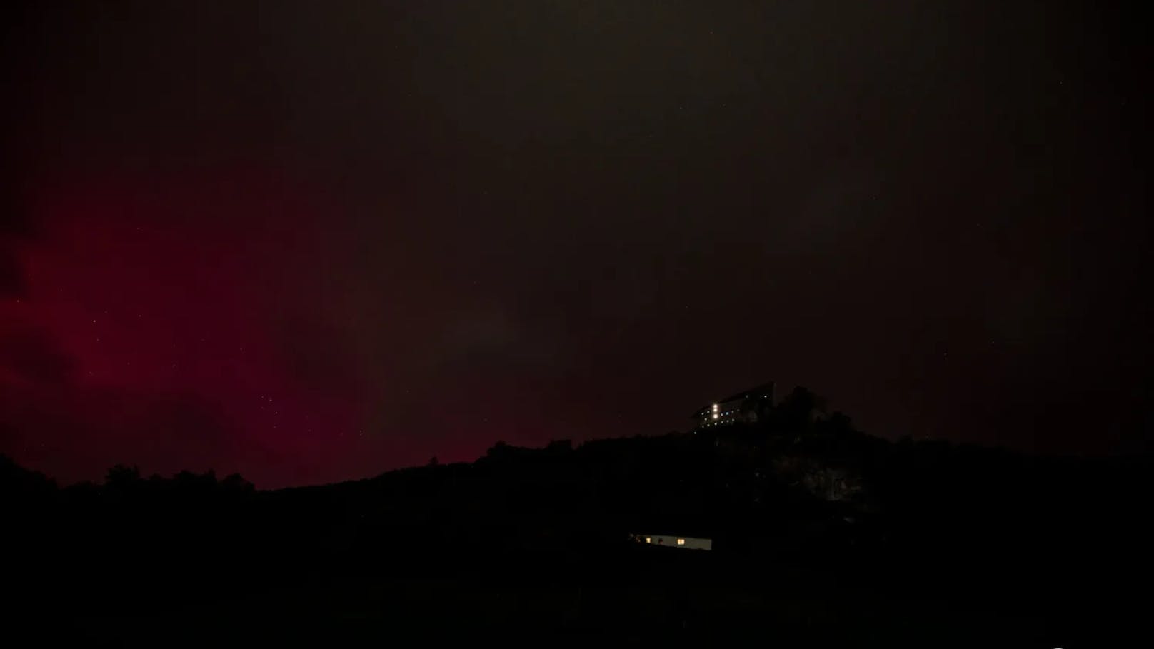 Ein spektakuläres Naturphänomen erhellte in der Nacht auf Freitag den Himmel über Oberösterreich. "Heute" hat die besten Fotos &gt;&gt;&gt;