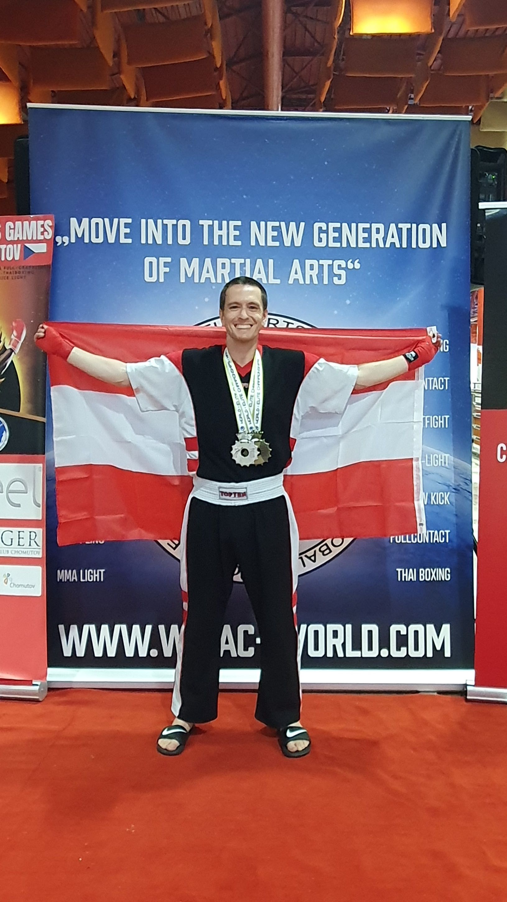 Sichtlich stolz: Der Kärntner Fabian J. Stangl, der an der FH Steyr als wissenschaftlicher Mitarbeiter tätig ist.