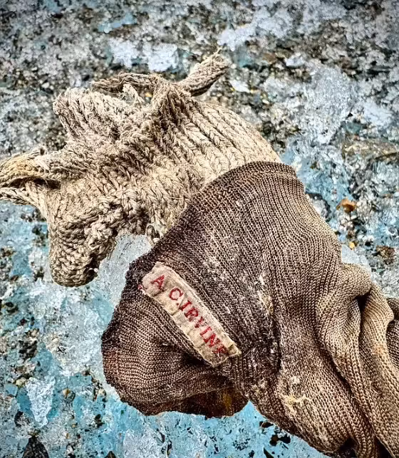 Sensationsfund am Mount Everest: In Socken sind die Initialen von Andrew 