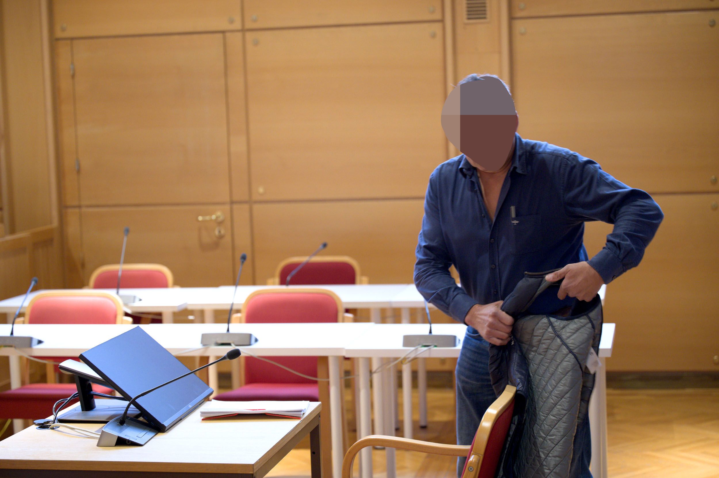 Der Angeklagte während der Verhandlung am Linzer Landesgericht.