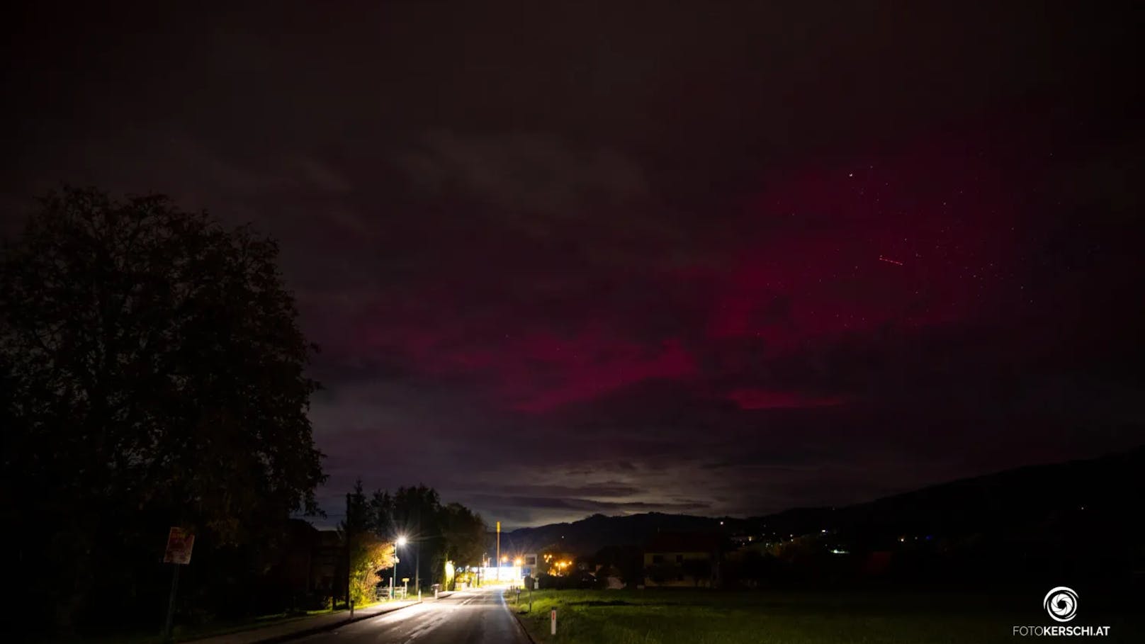 Ein spektakuläres Naturphänomen erhellte in der Nacht auf Freitag den Himmel über Oberösterreich. "Heute" hat die besten Fotos &gt;&gt;&gt;