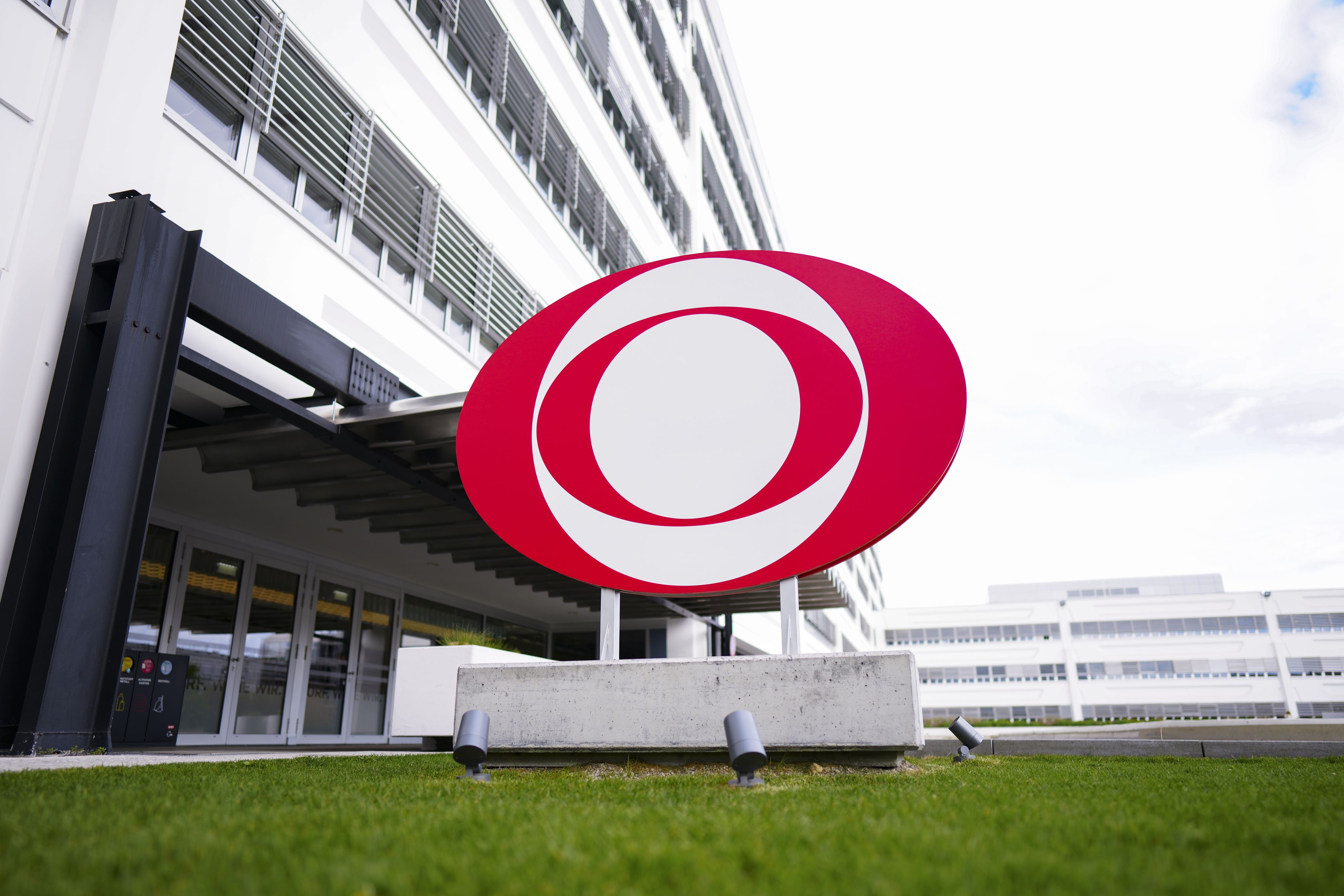 ORF-Star Dieter Bornemann reagiert auf X auf die Kritik einer Ex-Kollegin.