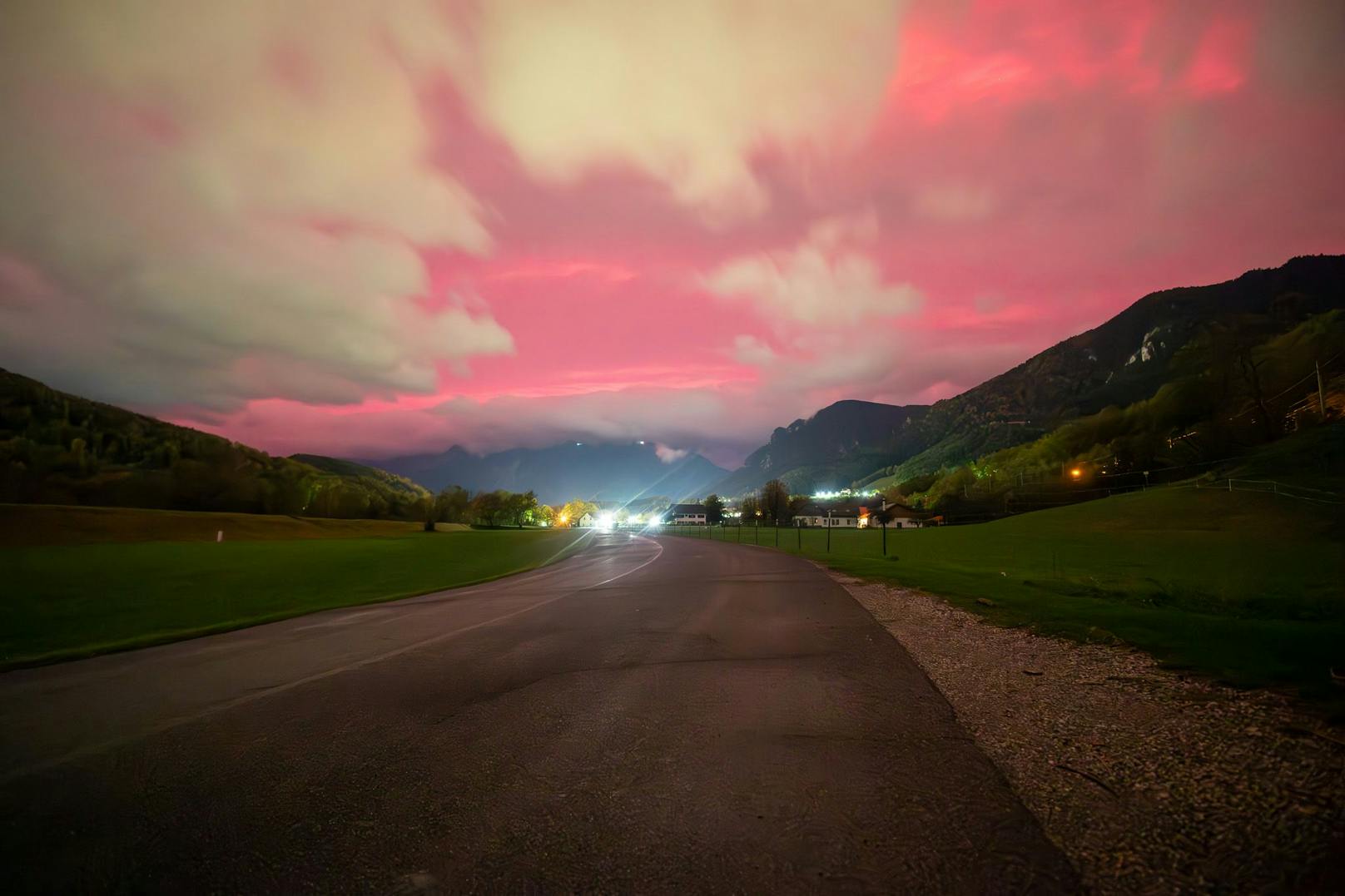 Österreicher erfreuen sich an die Polarlichter in ihrer Region (Raxgebiet).