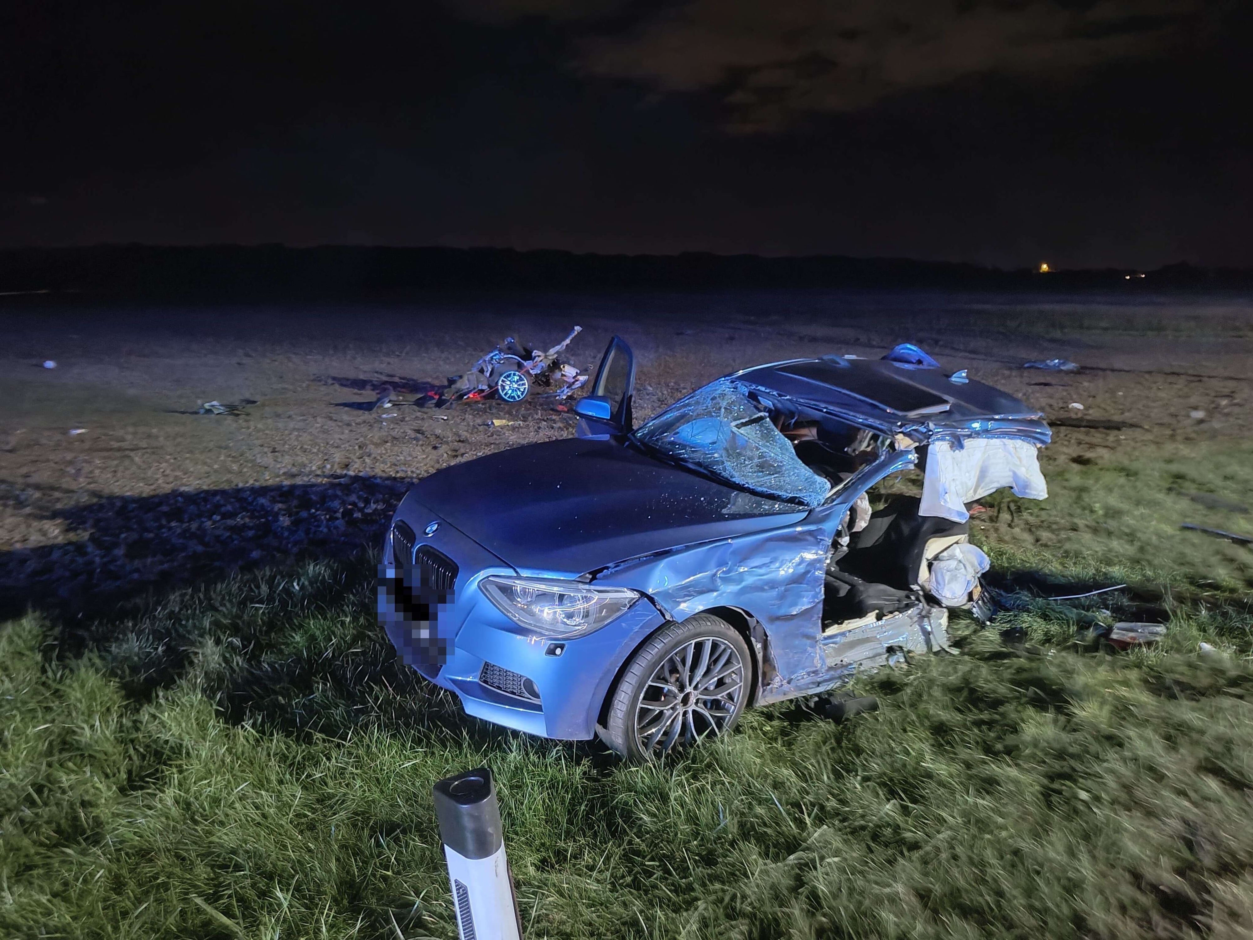 Das völlig zerfetzte Unfallfahrzeug.