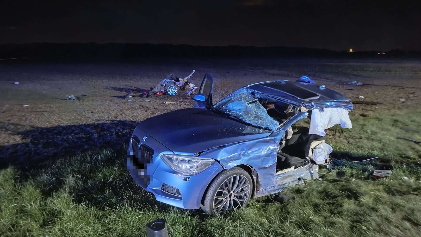 Auto bei Horror-Crash in NÖ in zwei Teile gerissen