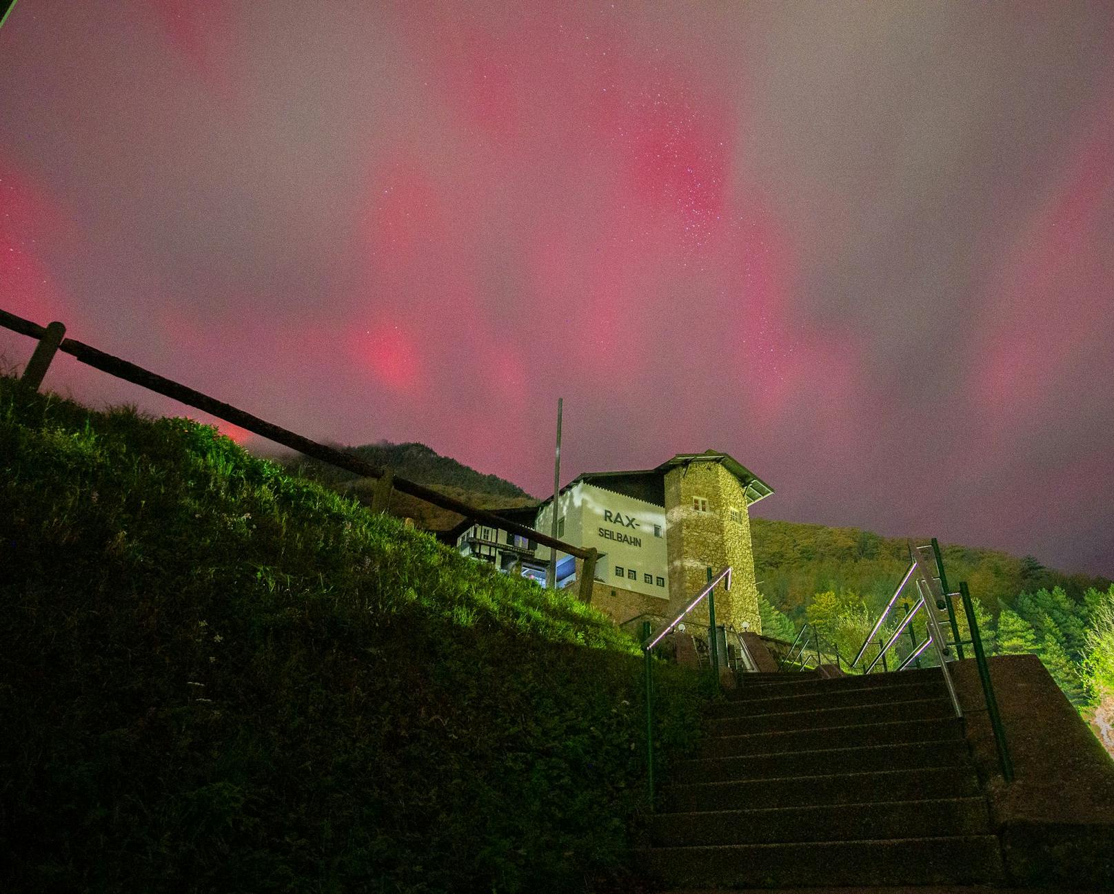 Österreicher erfreuen sich an die Polarlichter in ihrer Region (Raxgebiet)