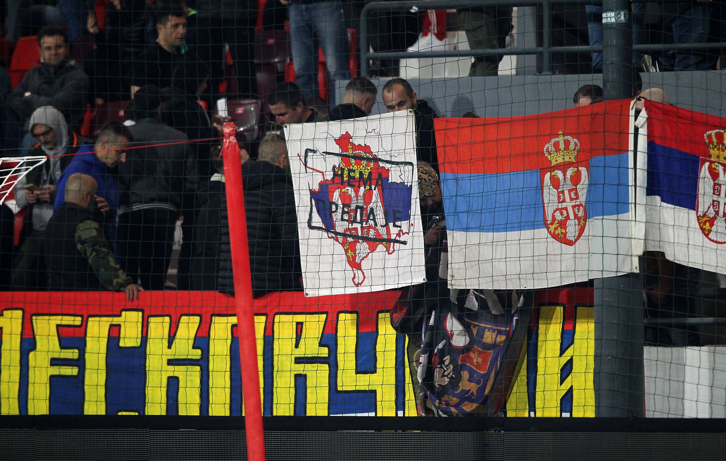 Serben-Fans gegen Kosovo und Albanien