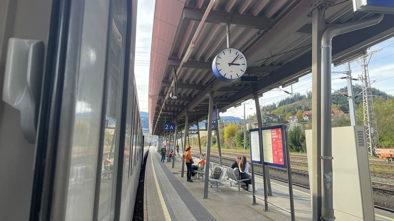 Bombendrohung an Leobner Bahnhof in der Steiermark. Die Serie setzt sich weiter fort.