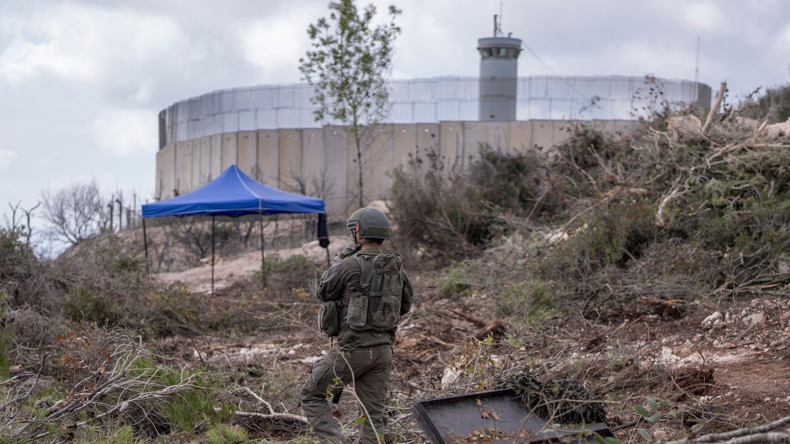 Israels Panzer dringen in UN-Basis ein – 15 Verletzte