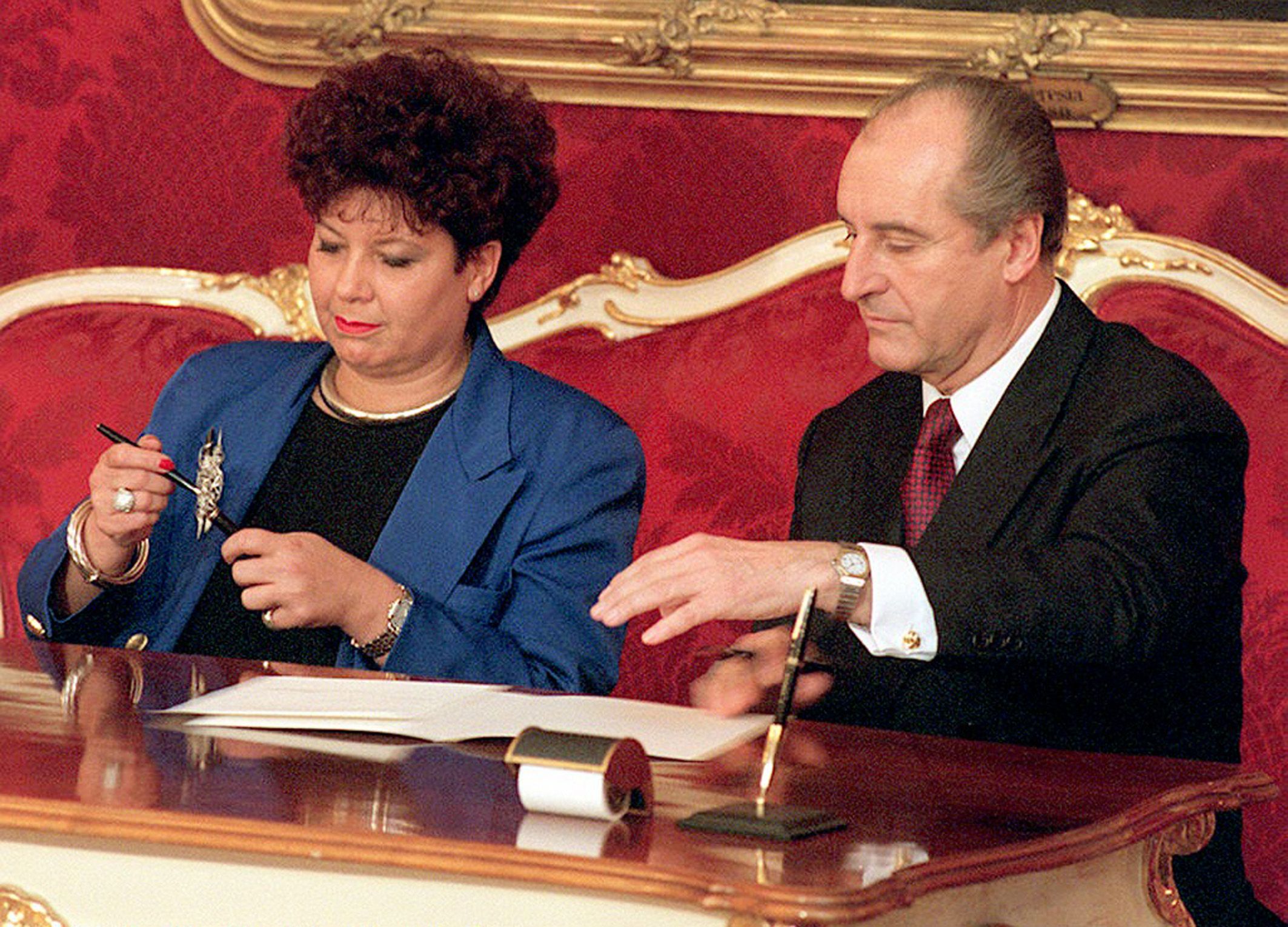 Im April 1995 gelobte Bundespräsident Thomas Klestil Helga Konrad als Frauenministerin an. Am Samstag (12. Oktober 2024) verstarb die Politikerin im Alter von 76 Jahren.