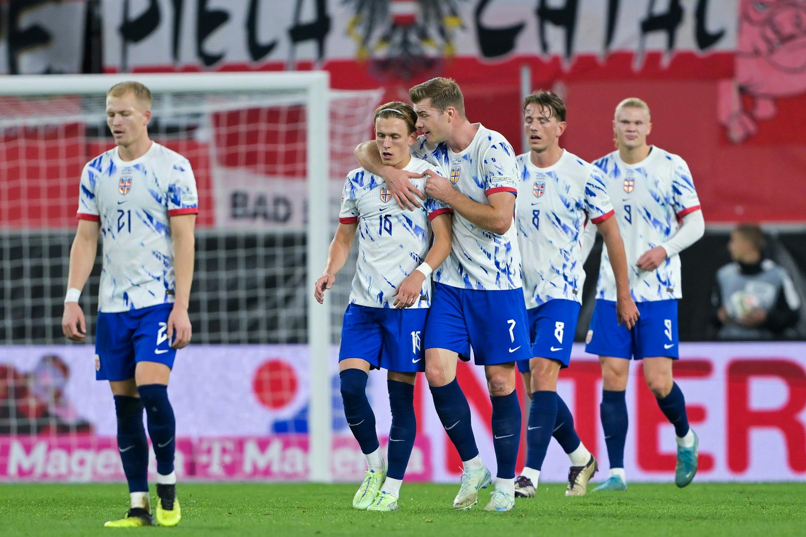 Alexander Sörloth schockt Österreich in der 38. Minute praktisch aus dem Nichts mit dem 1:1. ÖFB-Keeper Patrick Pentz verschätzt sich in der Luft, geht nicht energisch genug raus, der Atletico-Star trifft für die bis dato klar unterlegenen Norweger.