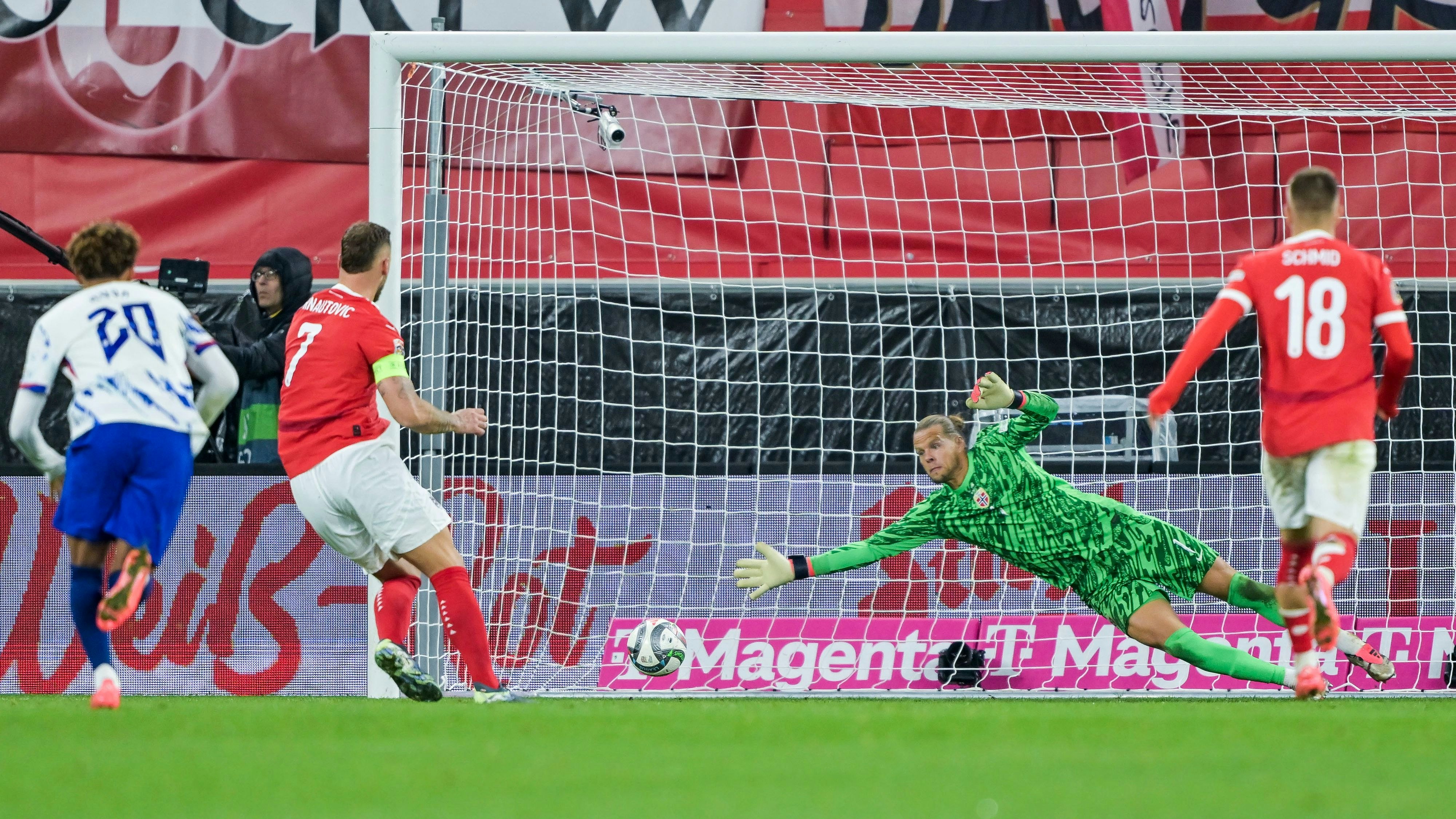 Arnautovic schnürt den Doppelpack.