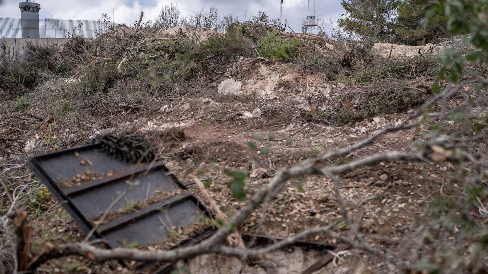 Als Beweis für diese Behauptung wurde Medienvertretern dieser mutmaßliche Hisbollah-Tunnel in Sichtweite der UN-Basis vorgeführt.