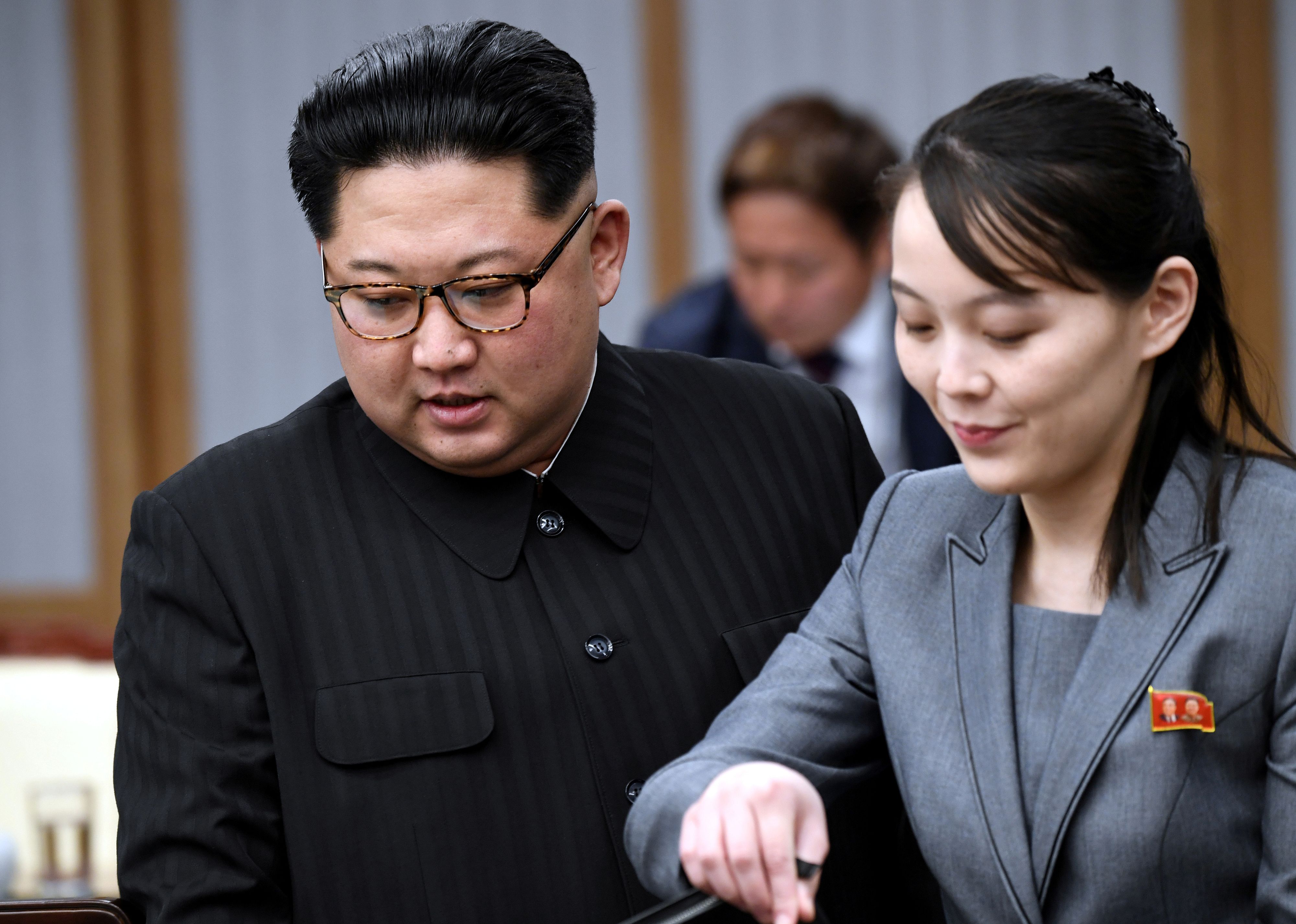 Nordkoreas Diktator Kim Jong-un mit seiner Schwester Kim Yo-jong – sie drohte nun dem verfeindeten Nachbarstaat Südkorea.