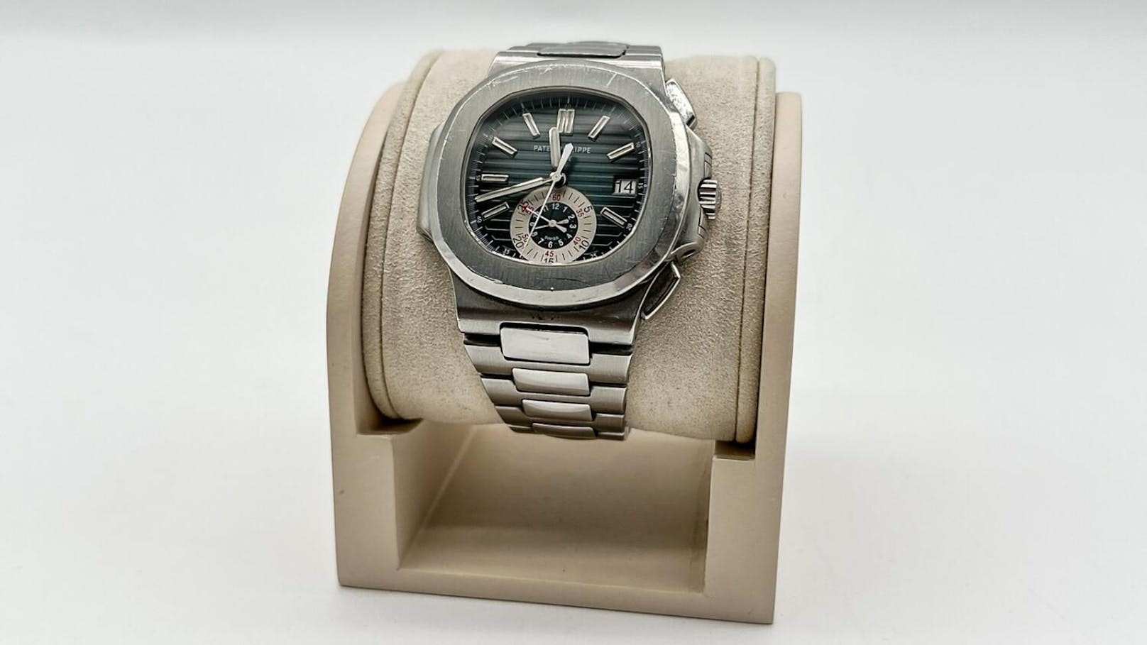 ... oder ein gebrauchter Chronograf Patek Philippe Nautilus 5980. Der Schätzwert bei zuletzt genanntem: 64.000 Euro.