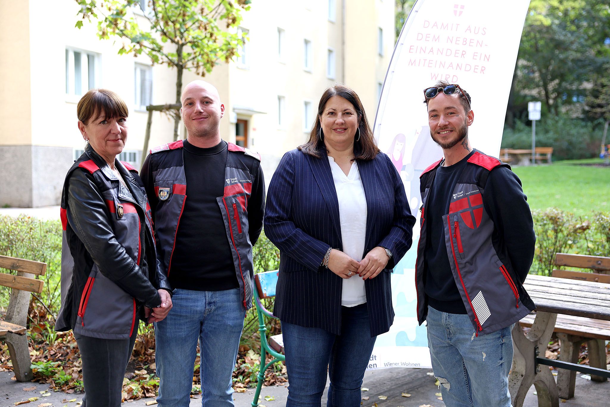 Fototermin anlässlich 15 Jahre Ordnungsberatung von Wiener Wohnen, mit Wohnbaustadträtin Kathrin Gaál. (2. v.l.)
