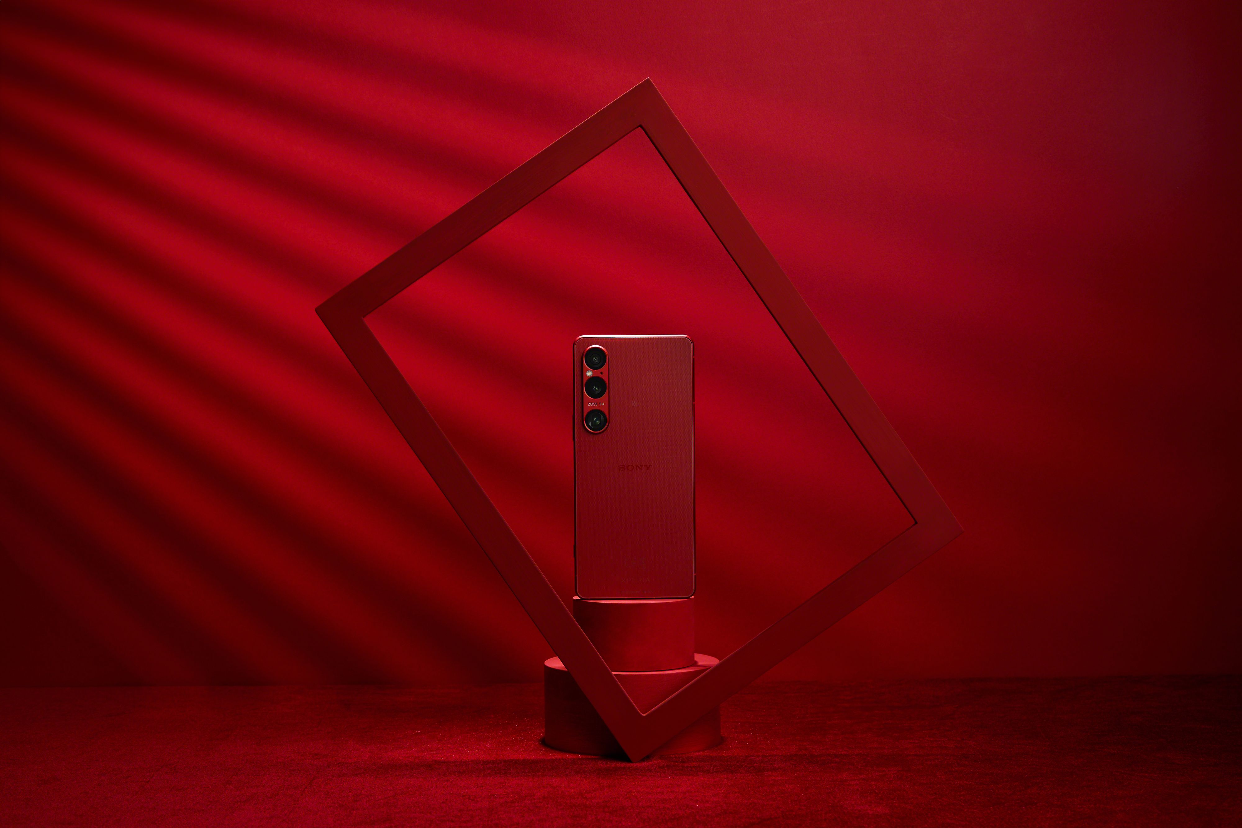 Das Sony Xperia 1 VI ist jetzt auch in der Farbe Scarlet und mit 512 GB Speicher erhältlich.