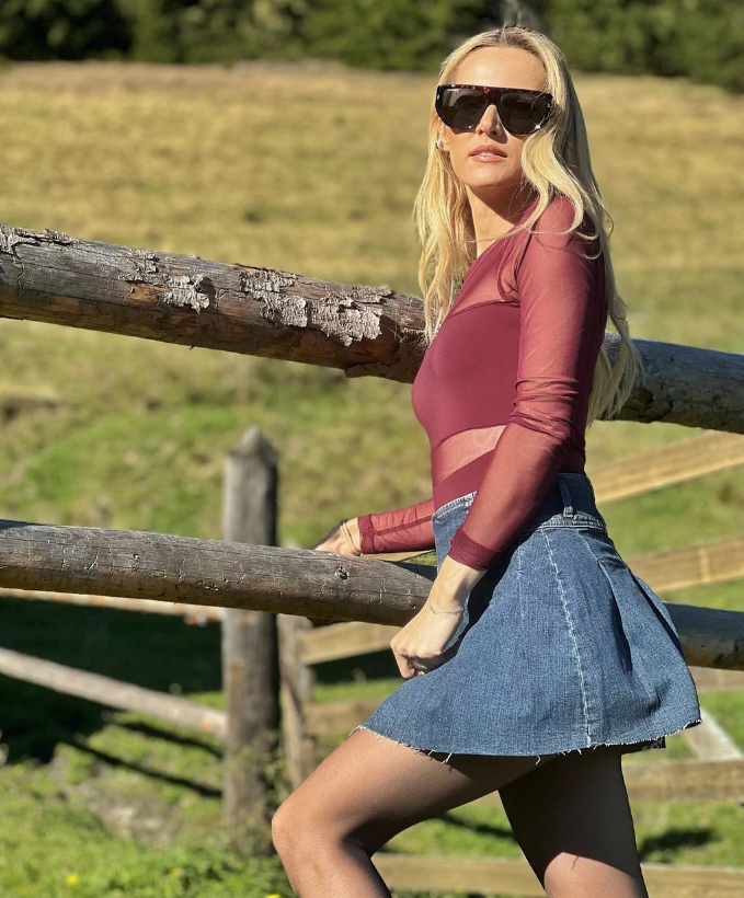 Melissa Naschenweng zeigt sich auch im Herbst sexy und cool.