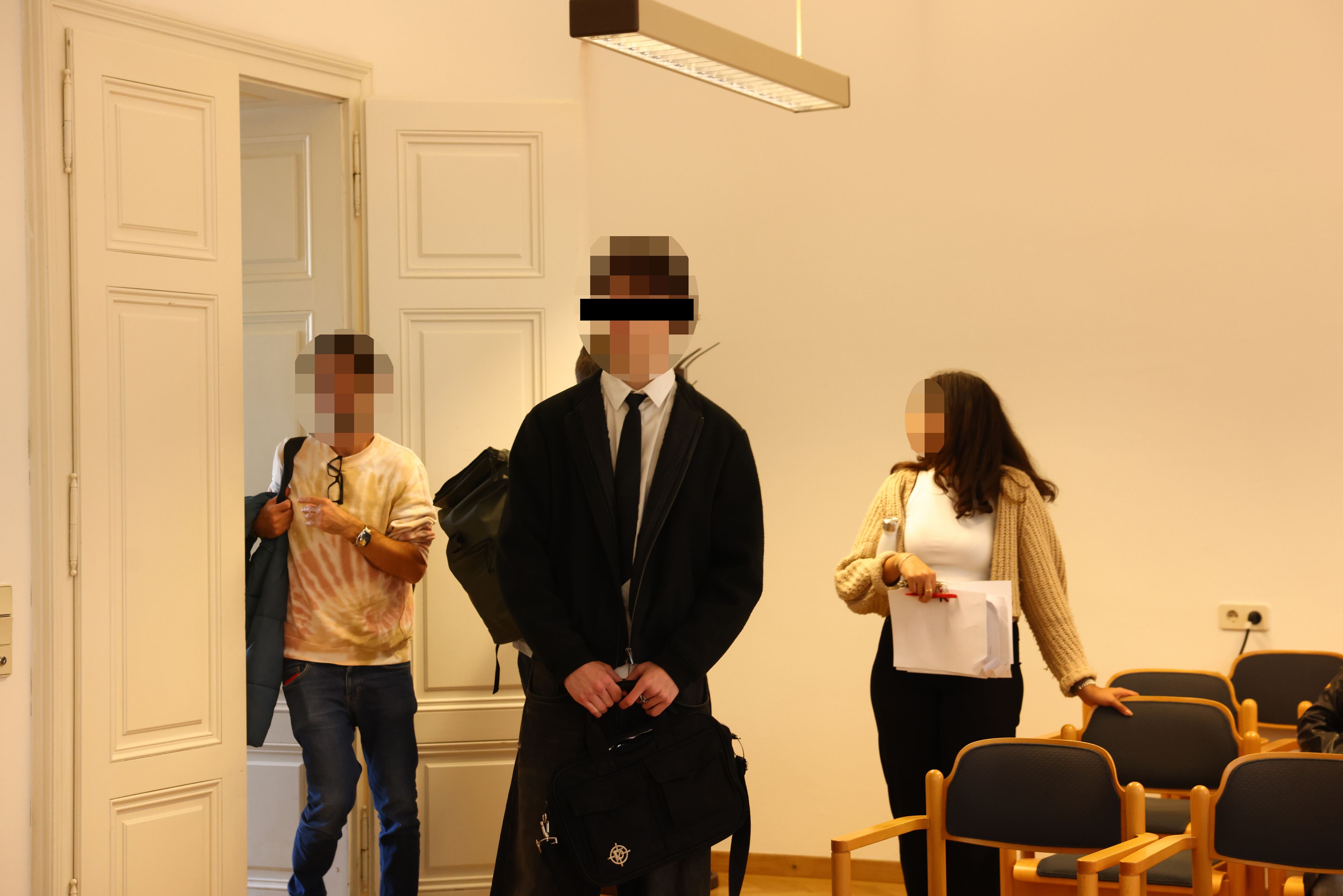 Ein 19-jähriger Lehrling steht vor Gericht – er soll acht Dosen Red Bull in seinen Socken versteckt haben.