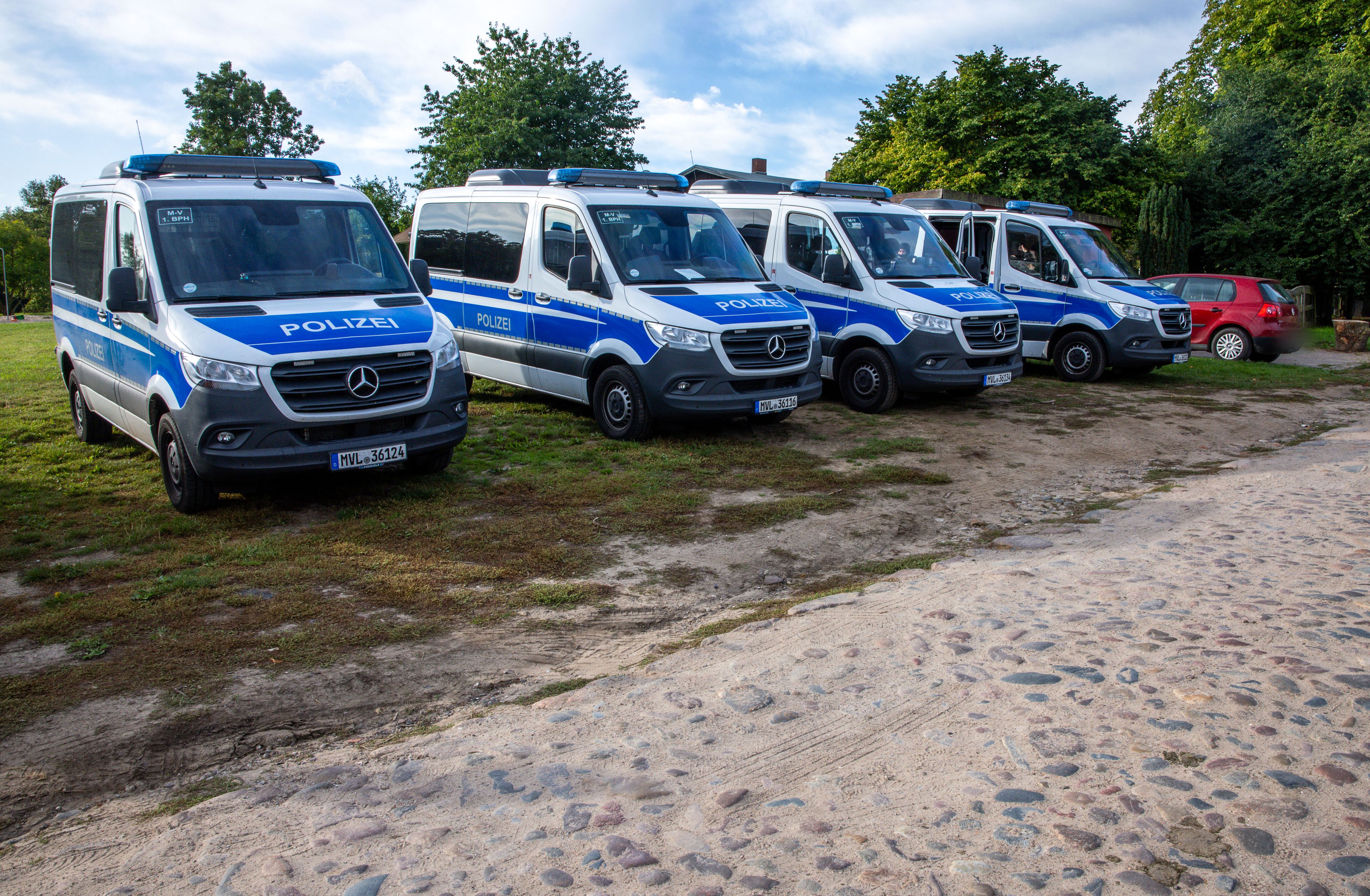 In Melbeck, Niedersachsen sucht seit zwei Tagen ein Großaufgebot der Polizei und anderer Rettungsdienste nach einem Studenten. (Symbolbild)