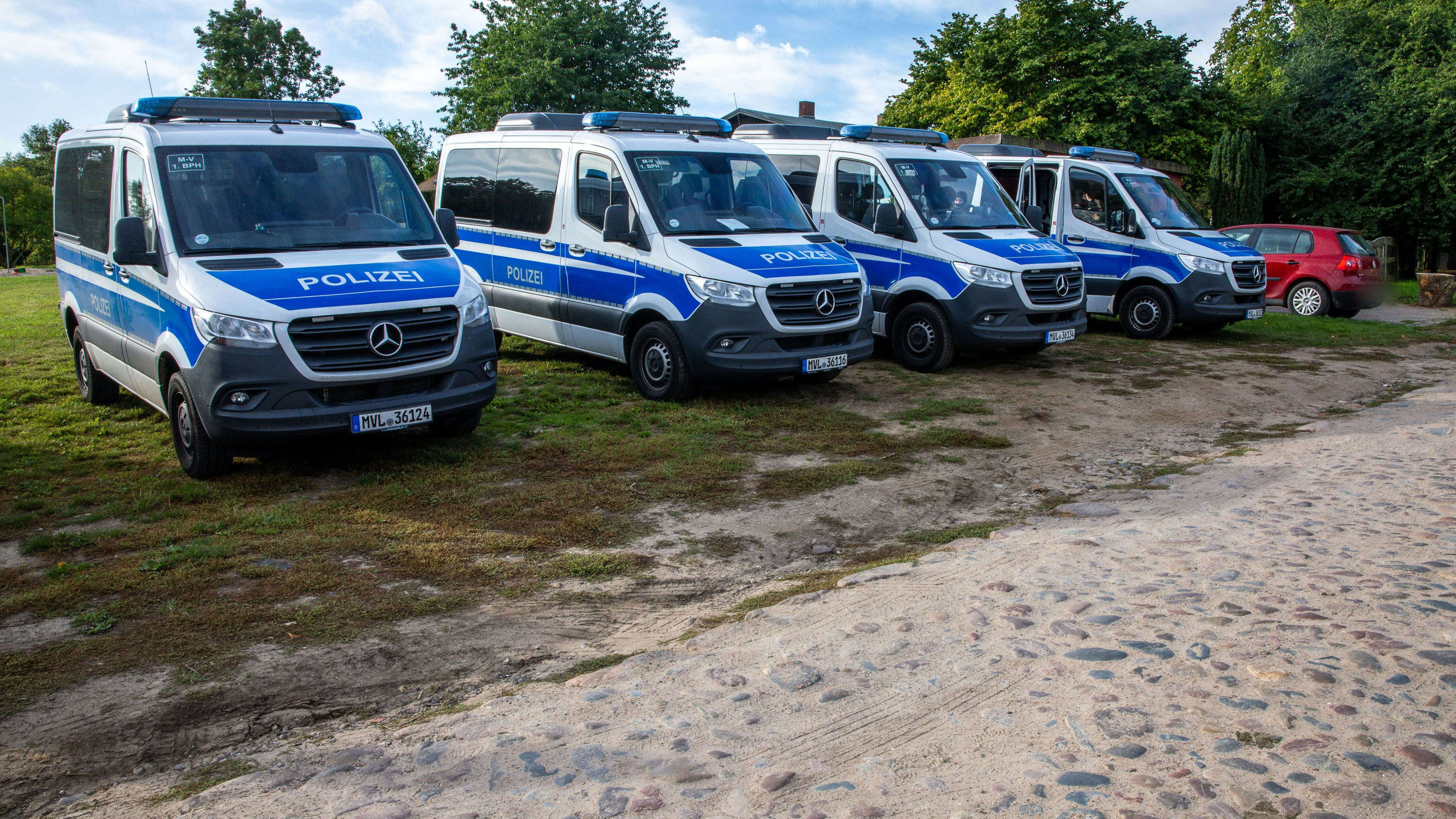 In Melbeck, Niedersachsen sucht seit zwei Tagen ein Großaufgebot der Polizei und anderer Rettungsdienste nach einem Studenten. (Symbolbild)